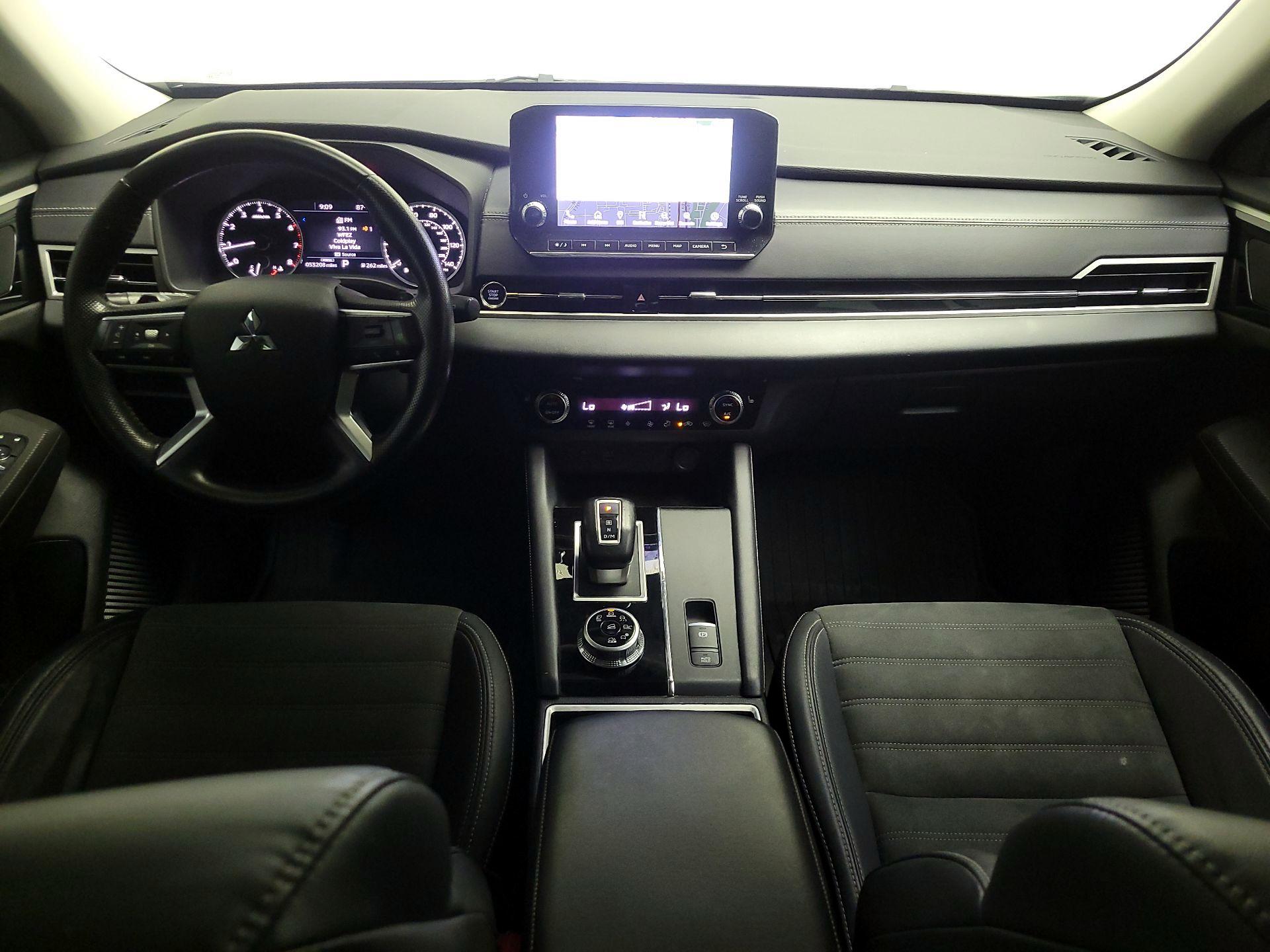 Thumbnail: 2023 Mitsubishi Outlander - 9