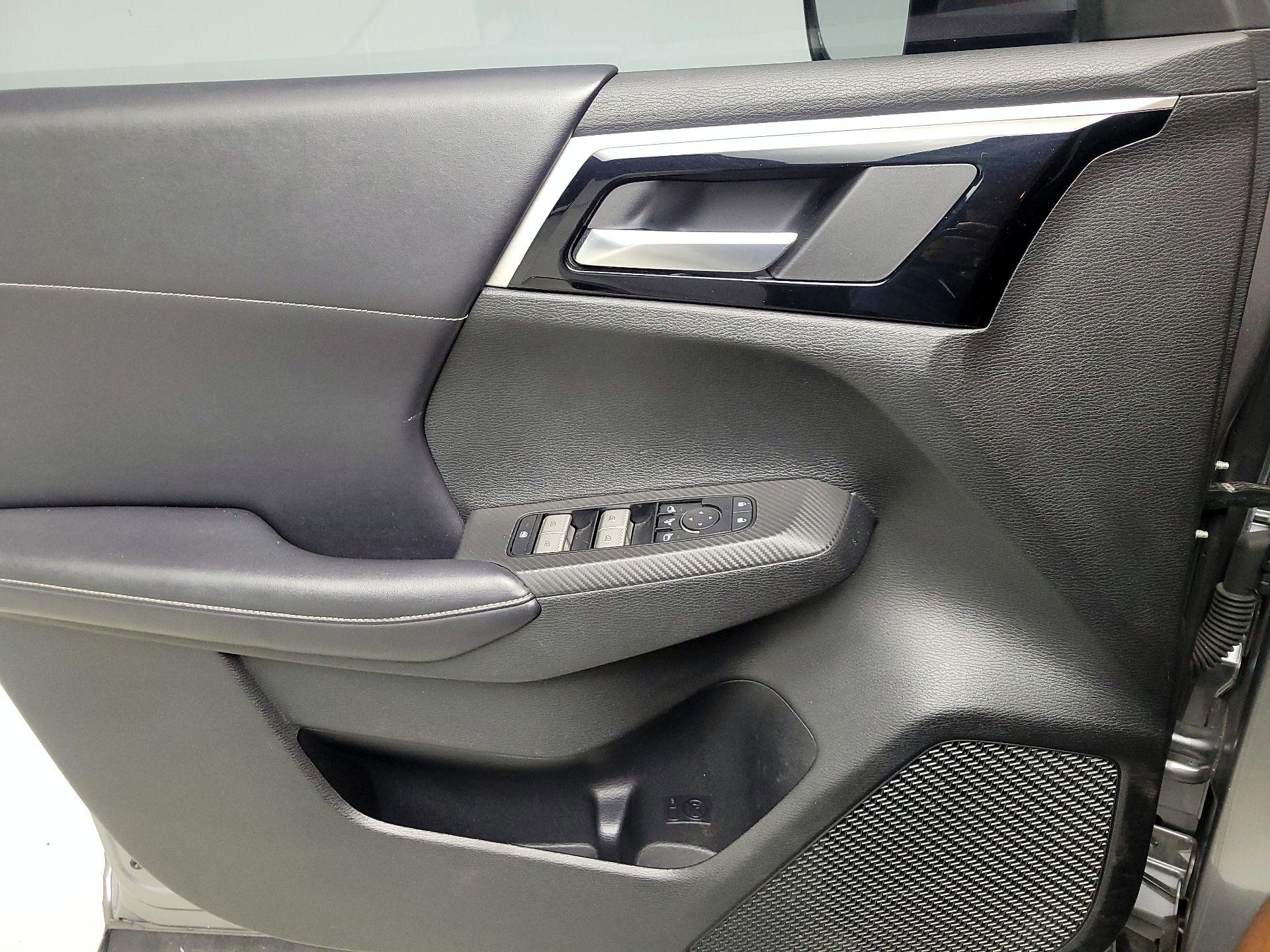 Thumbnail: 2023 Mitsubishi Outlander - 12
