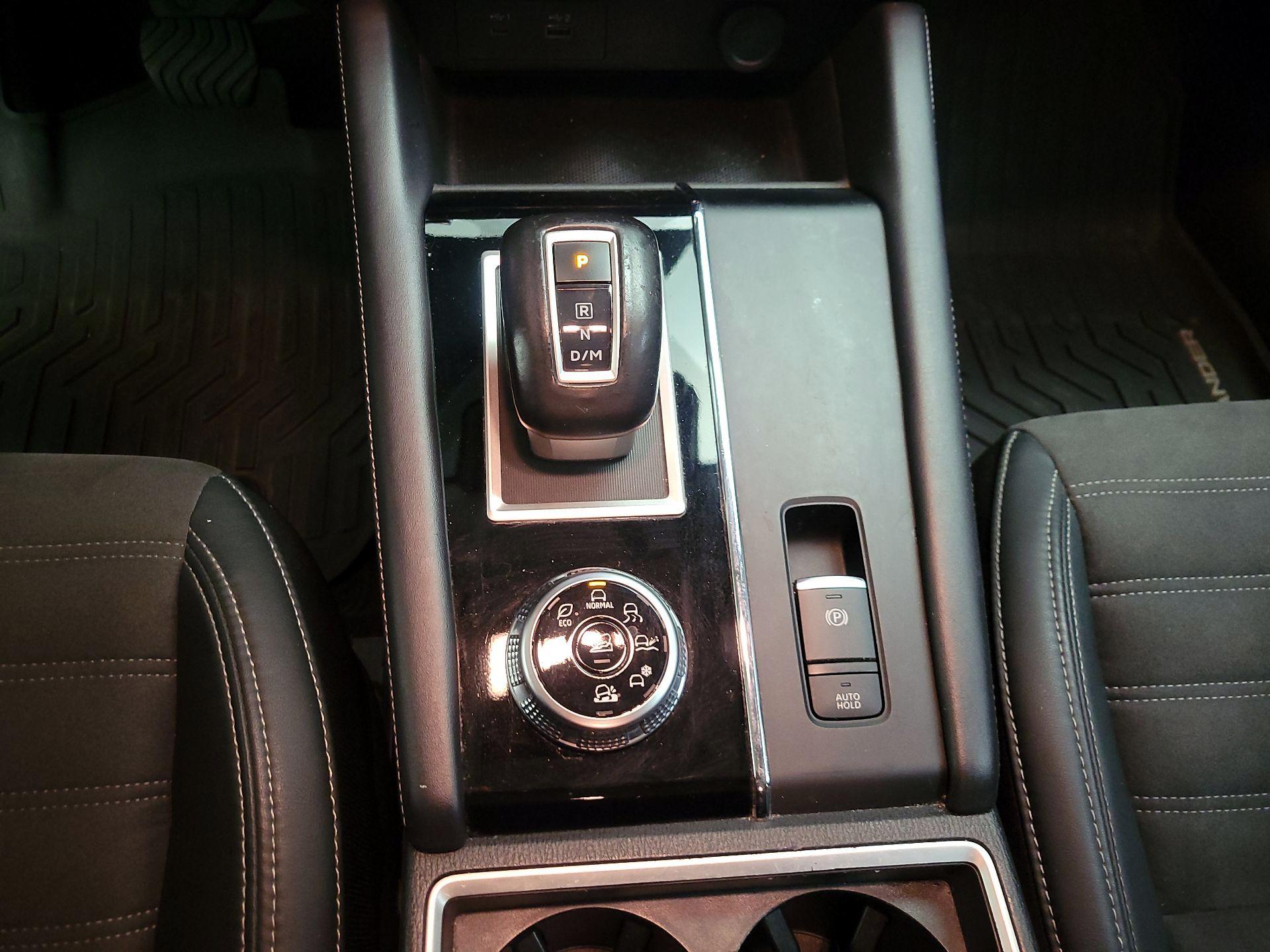 Thumbnail: 2023 Mitsubishi Outlander - 18