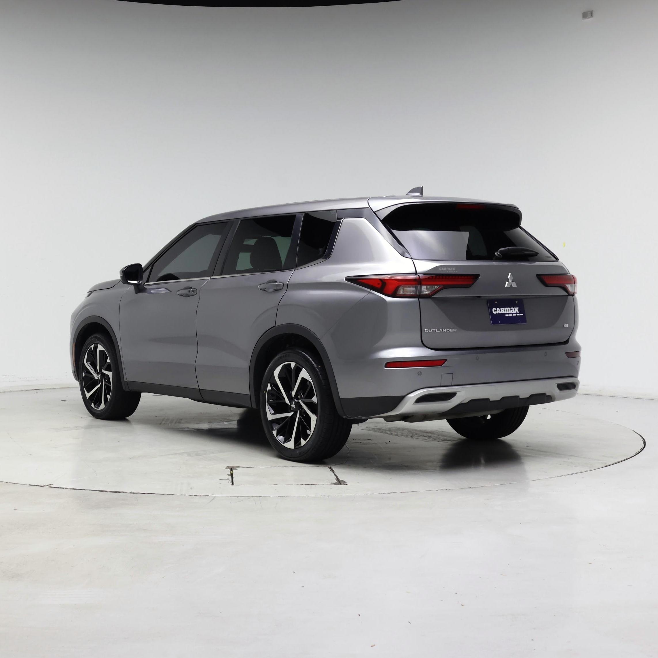 Thumbnail: 2023 Mitsubishi Outlander - 2