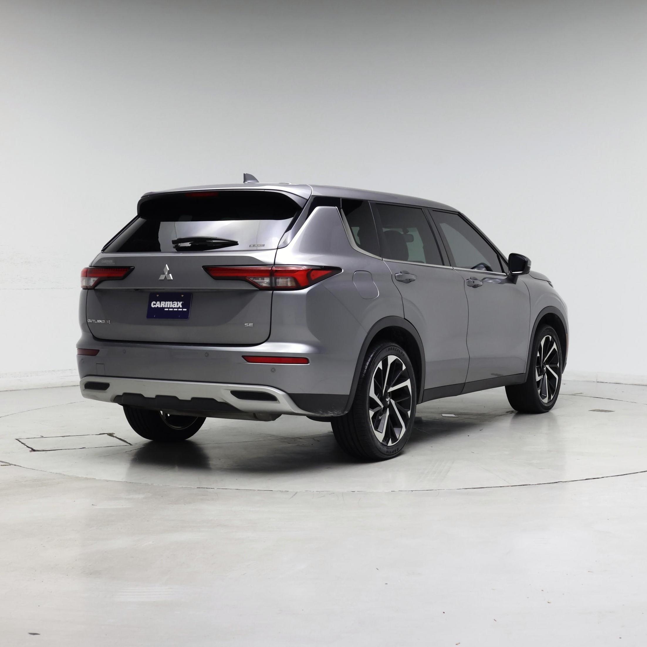 Thumbnail: 2023 Mitsubishi Outlander - 8