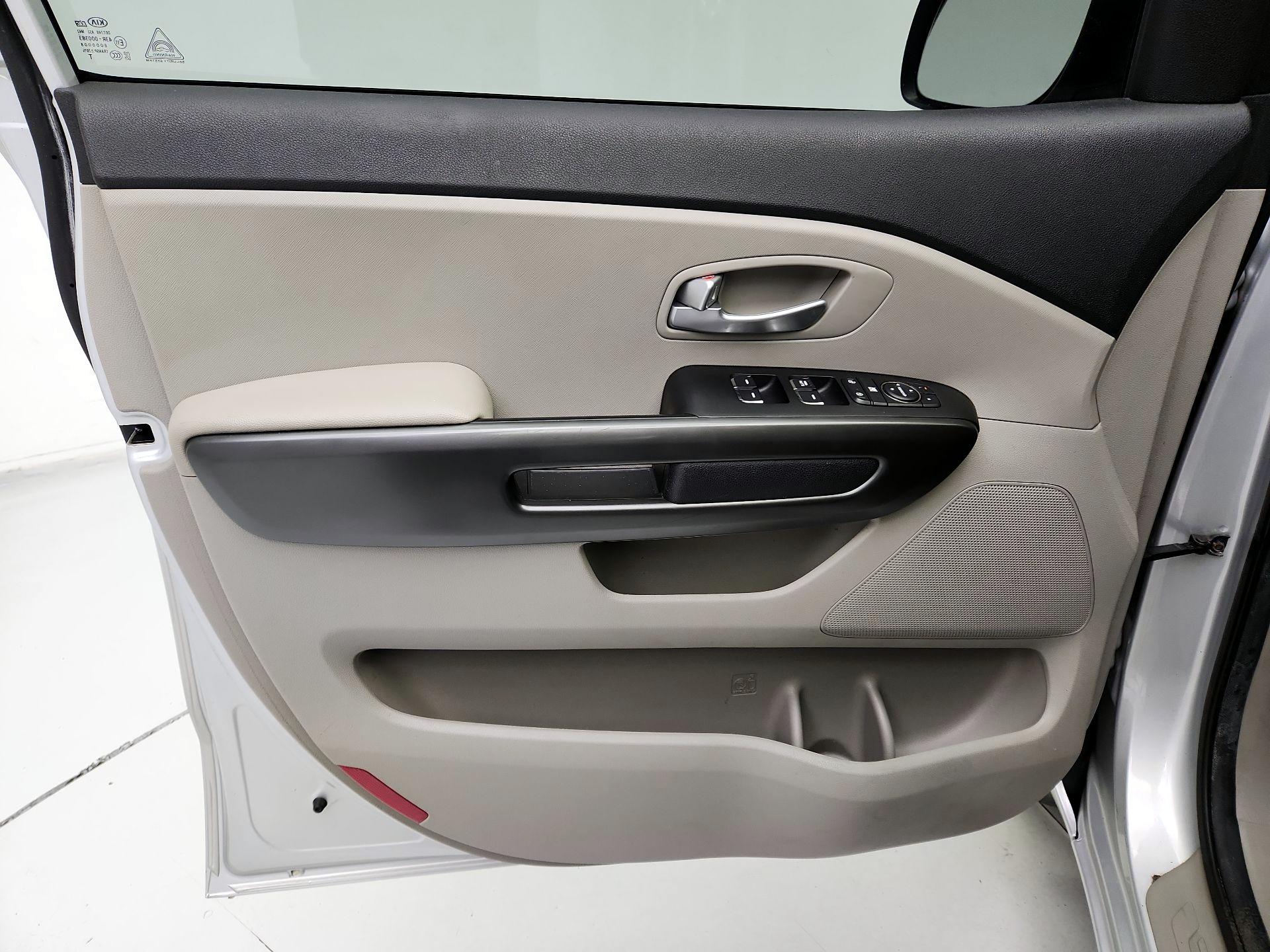 Thumbnail: 2021 Kia Sedona - 12