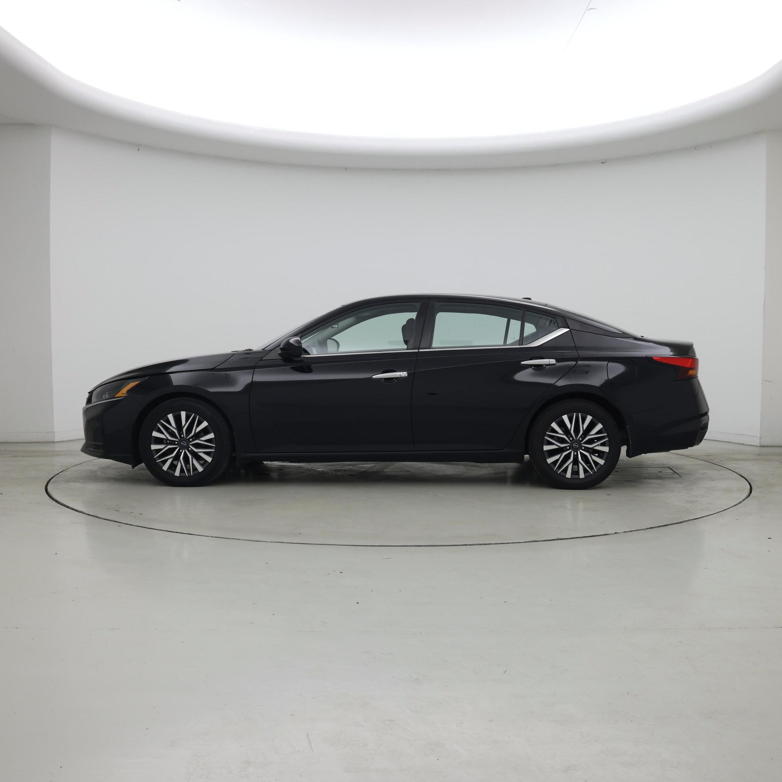Thumbnail: 2023 Nissan Altima - 3