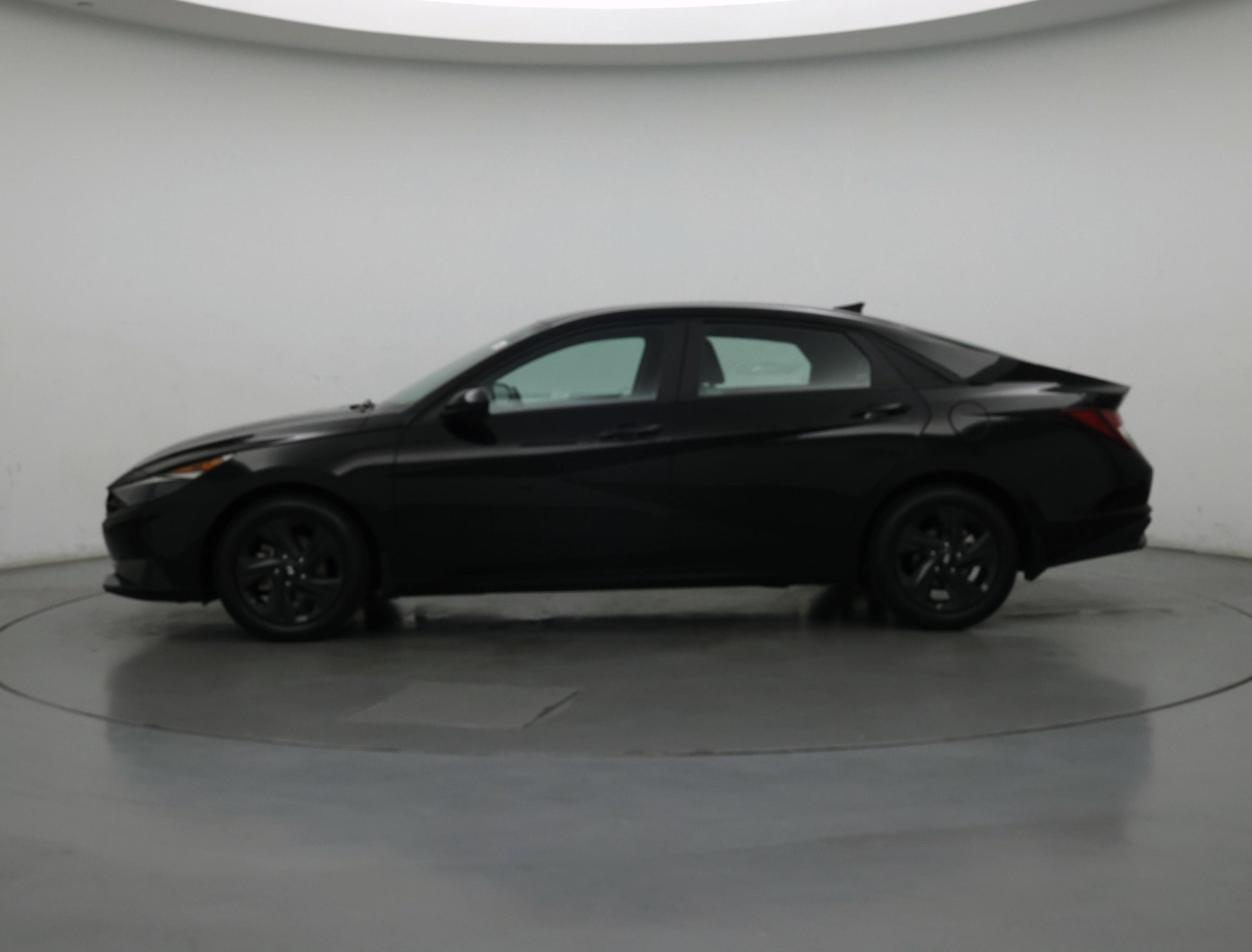 Thumbnail: 2023 Hyundai Elantra - 3