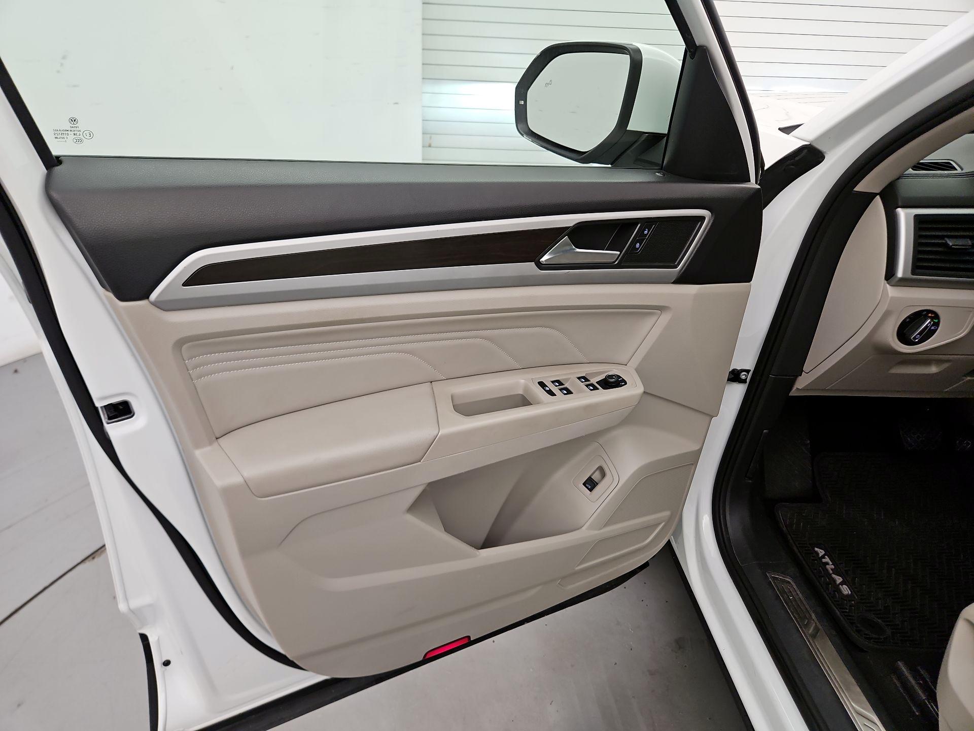 Thumbnail: 2021 Volkswagen Atlas - 10