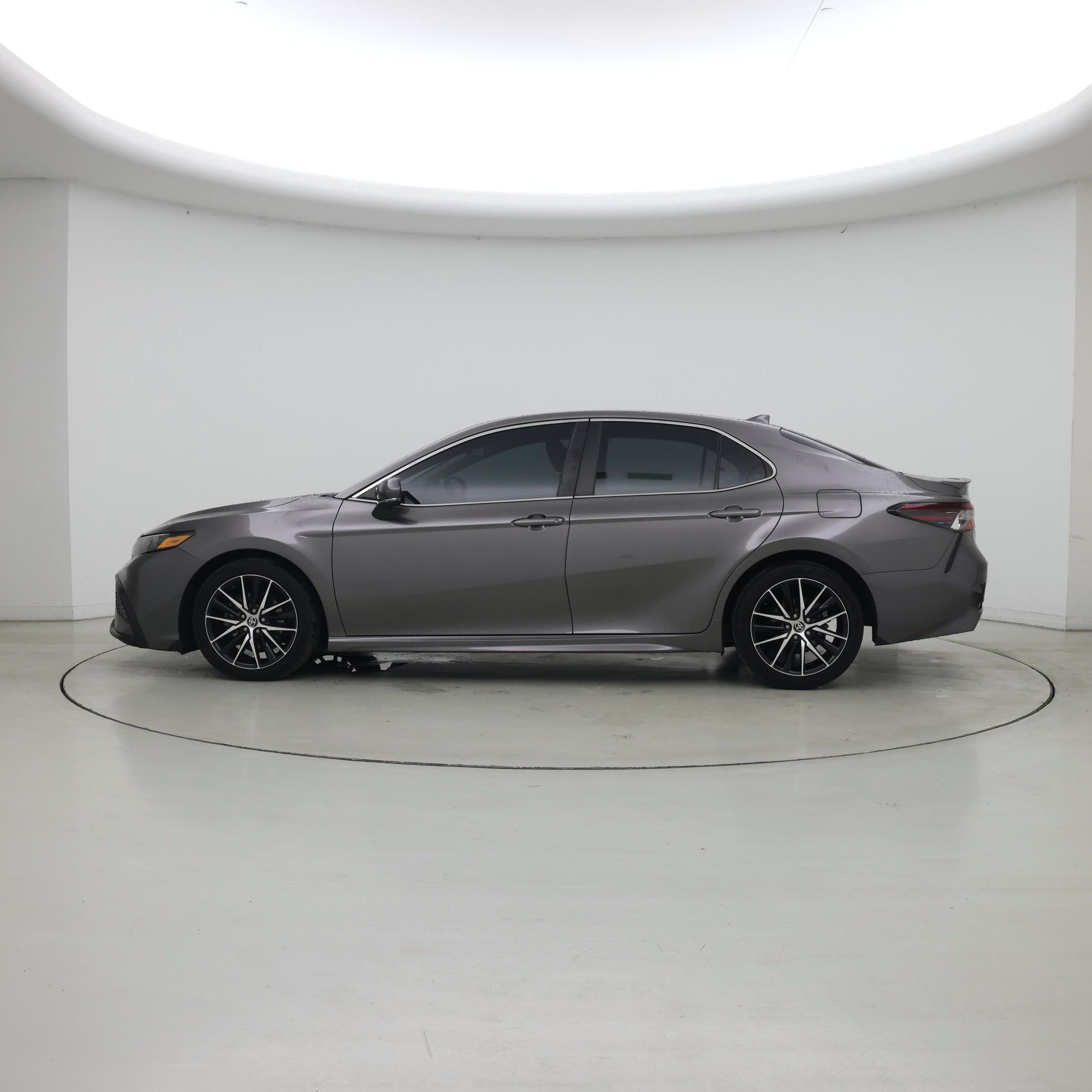 Thumbnail: 2022 Toyota Camry - 3