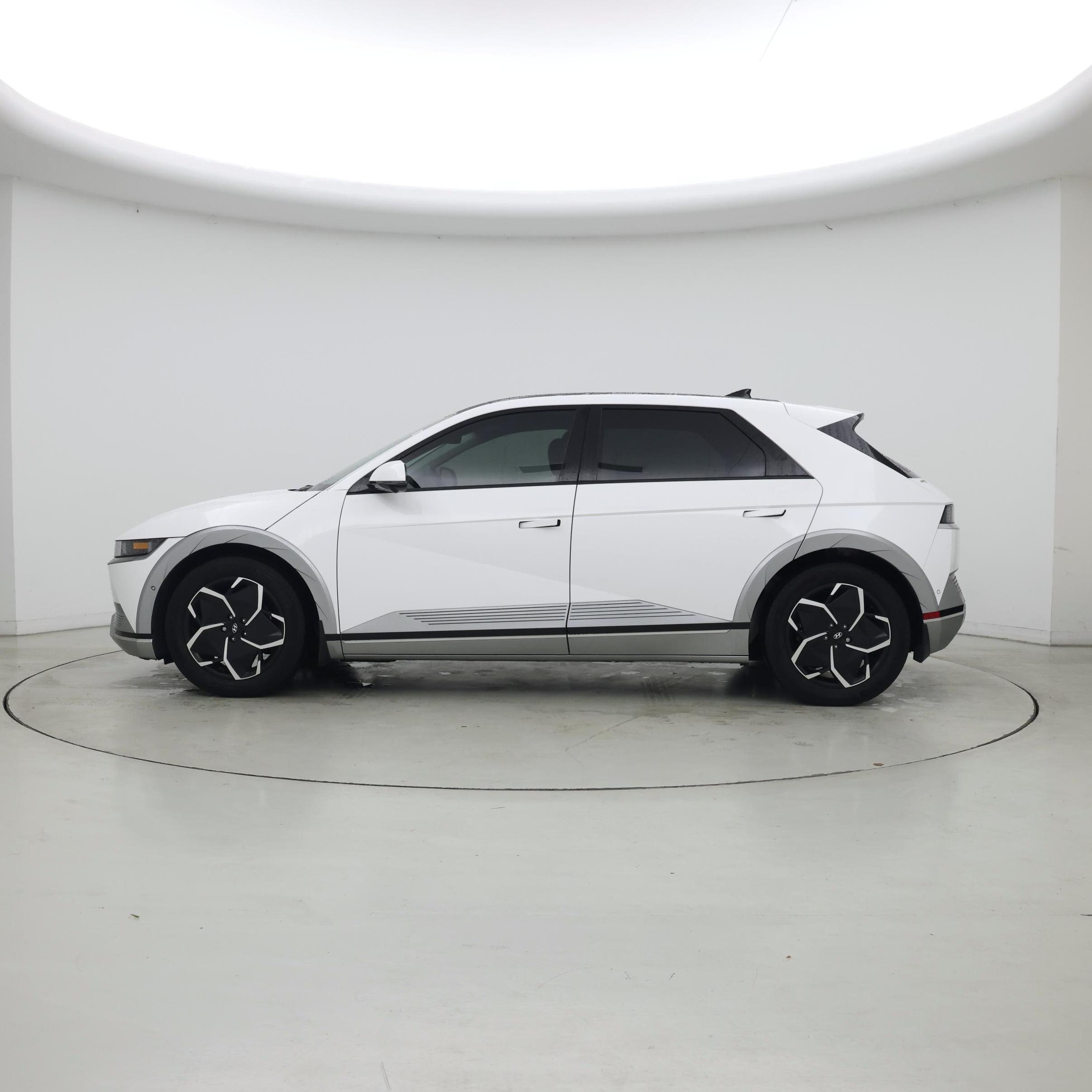 Thumbnail: 2024 Hyundai Ioniq 5 - 3