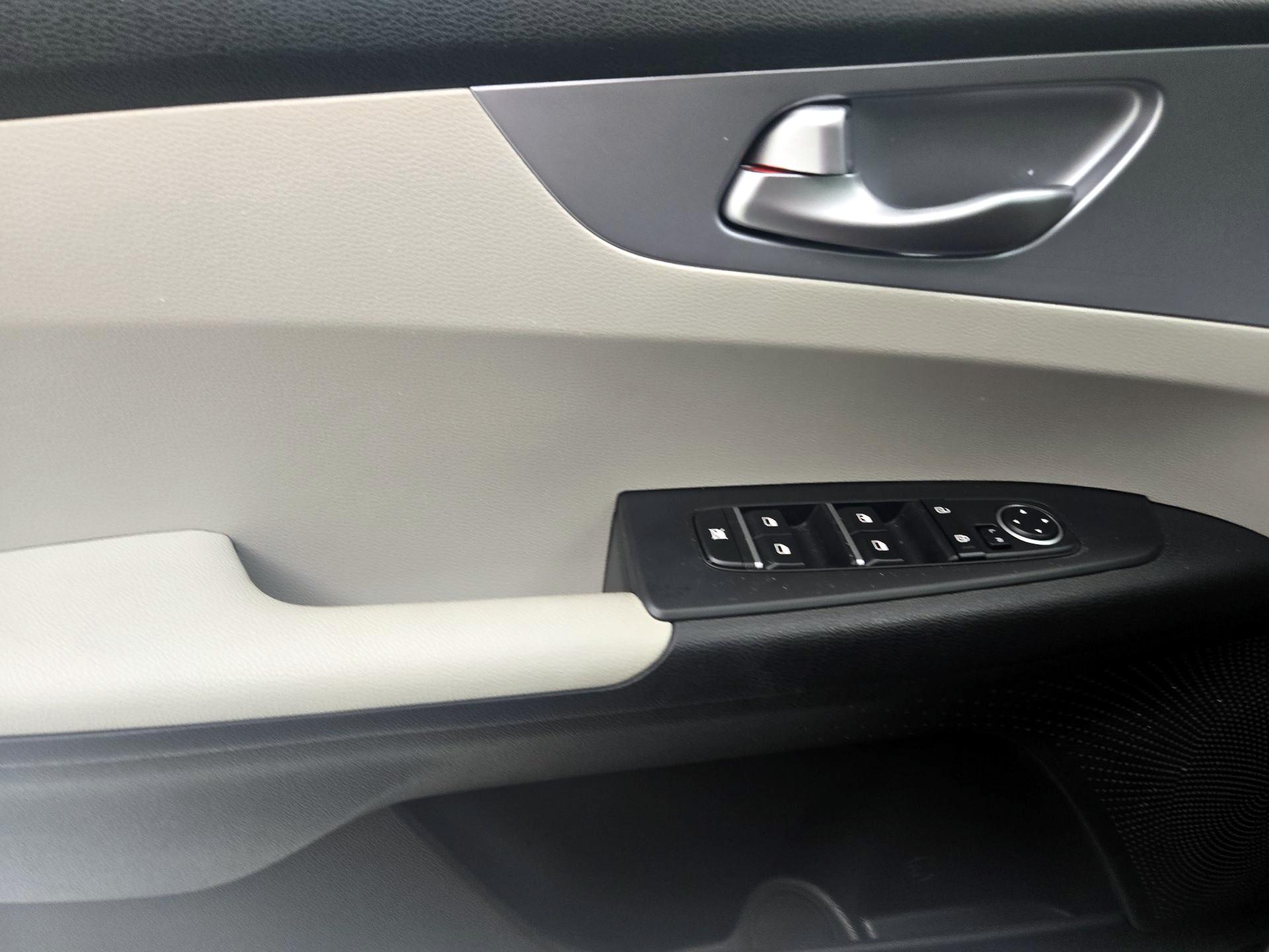 Thumbnail: 2023 Kia Forte - 12