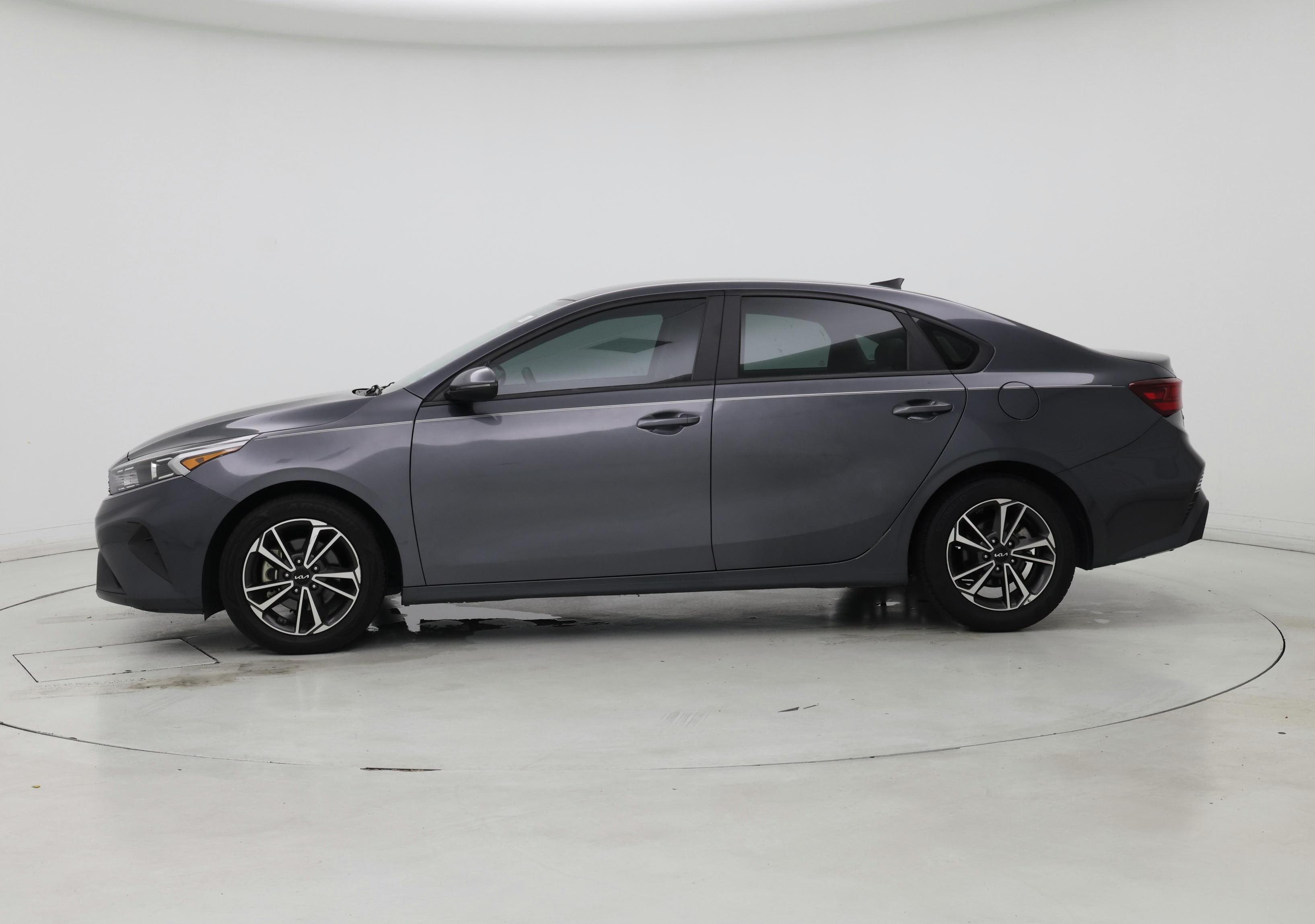 Thumbnail: 2023 Kia Forte - 3