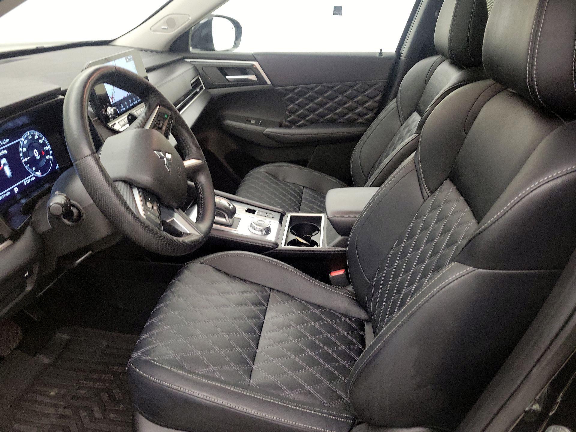 Thumbnail: 2024 Mitsubishi Outlander - 11