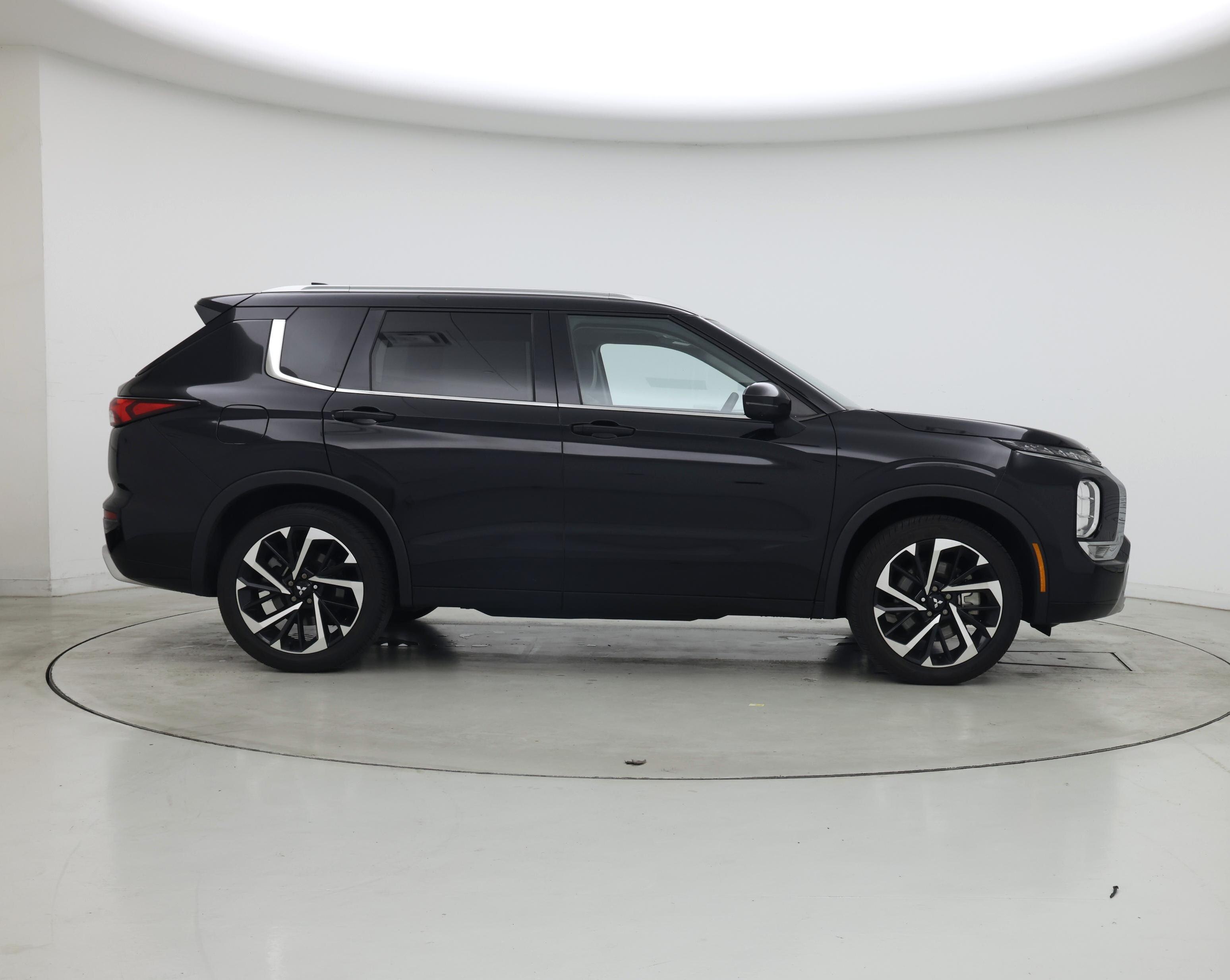 Thumbnail: 2024 Mitsubishi Outlander - 7