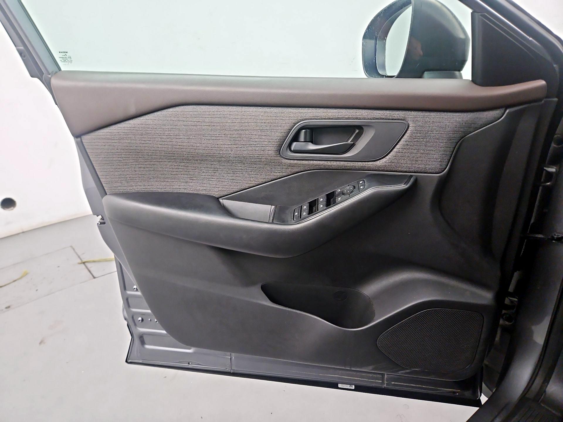 Thumbnail: 2023 Nissan Rogue - 10