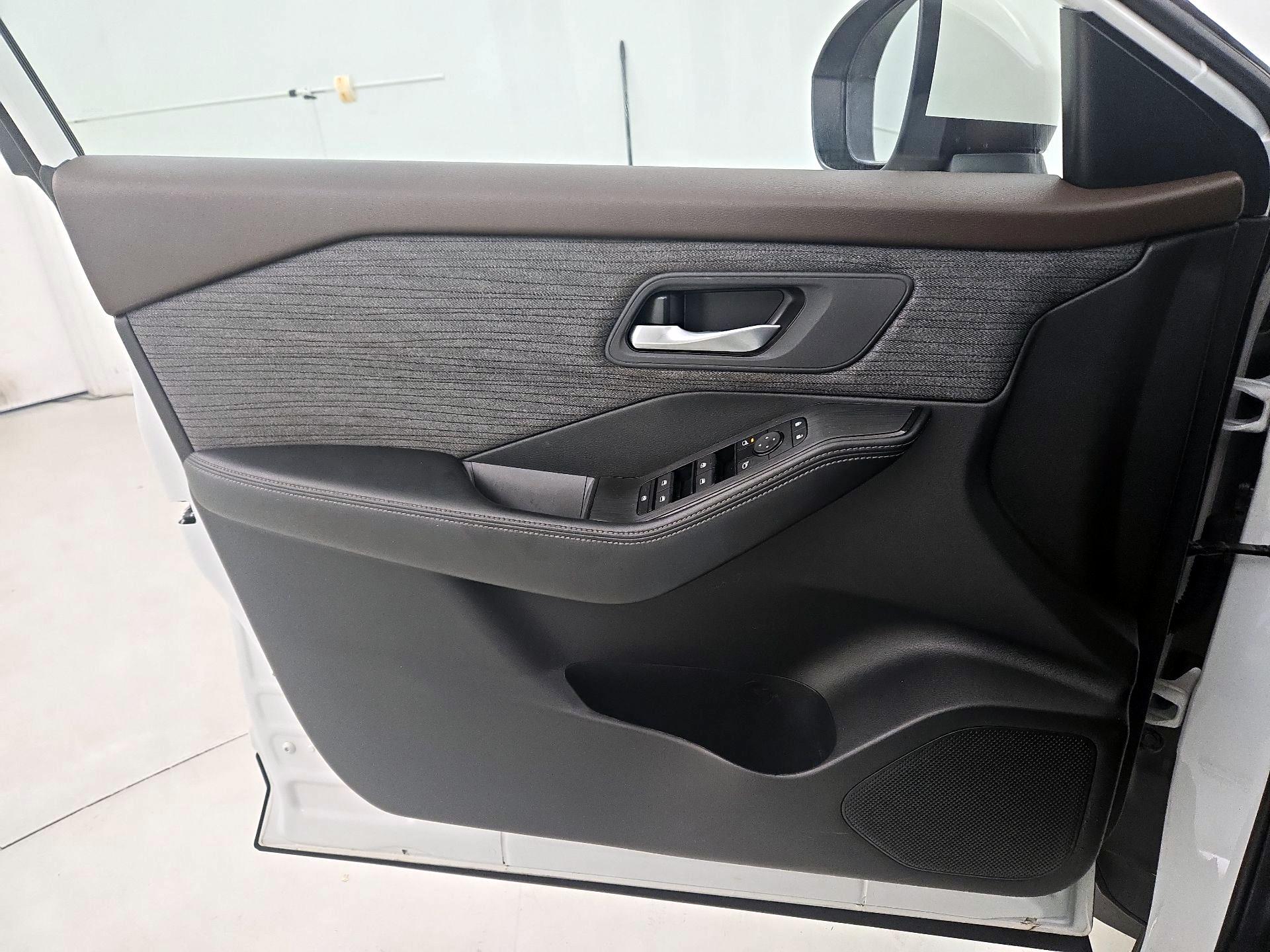Thumbnail: 2023 Nissan Rogue - 12