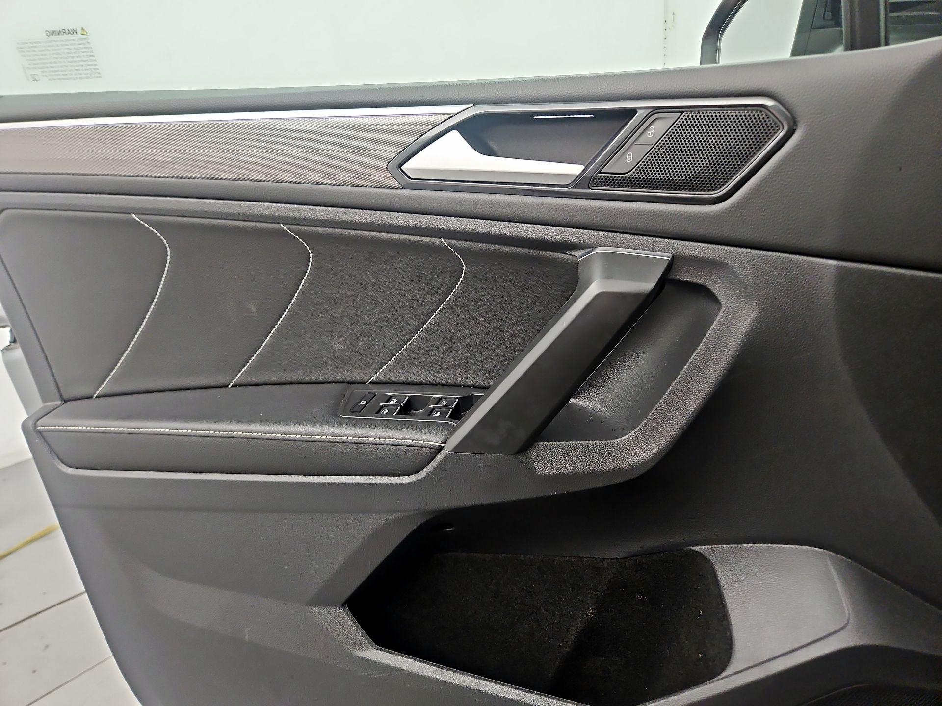 Thumbnail: 2023 Volkswagen Tiguan - 12