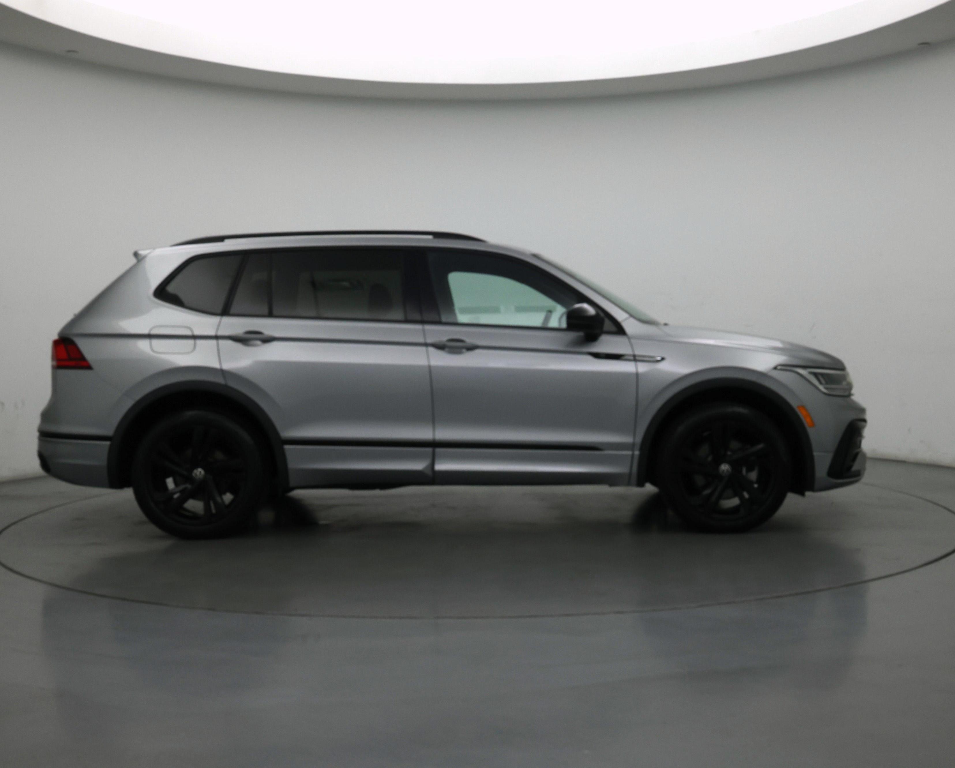 Thumbnail: 2023 Volkswagen Tiguan - 7