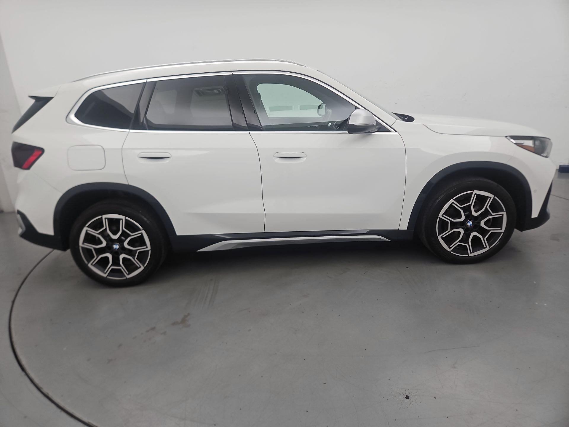 Thumbnail: 2023 BMW X1 - 4
