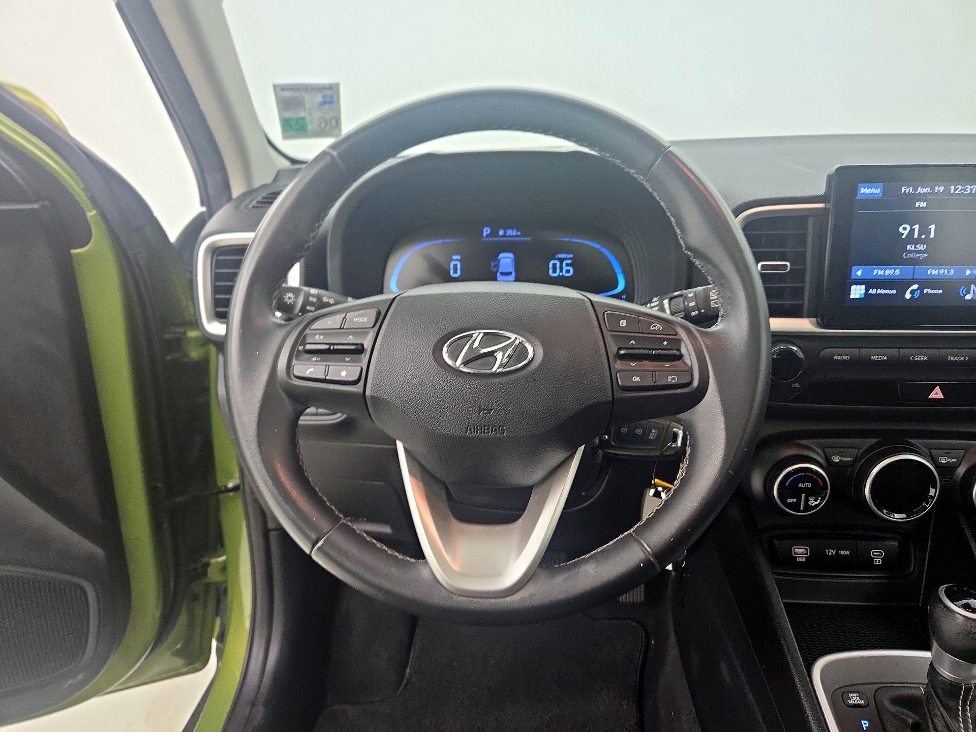 Thumbnail: 2023 Hyundai Venue - 10