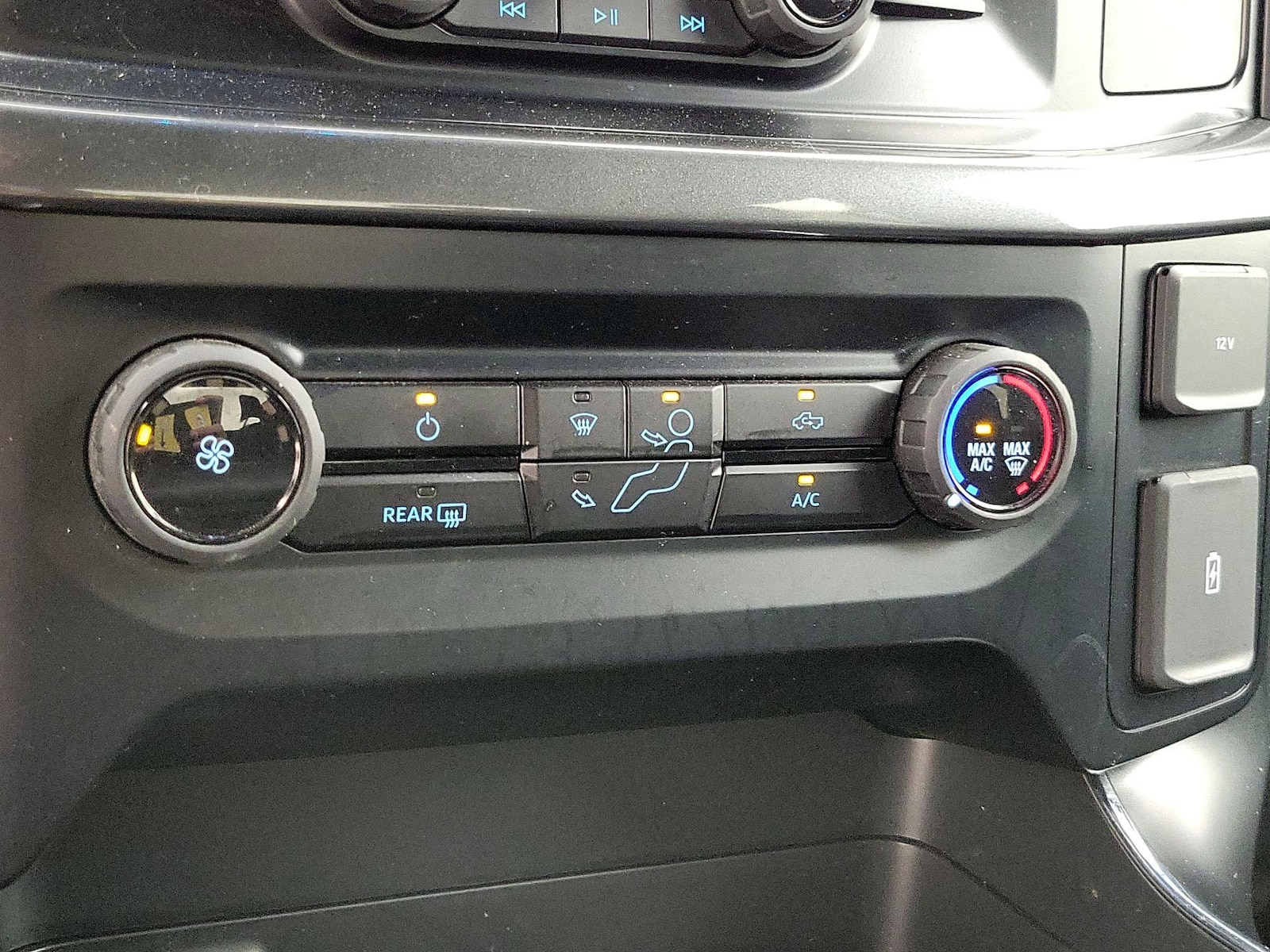 2023 Ford F-150 XL - Photo 17