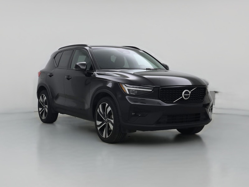 2024 Volvo XC40 B5 Ultimate Dark Theme