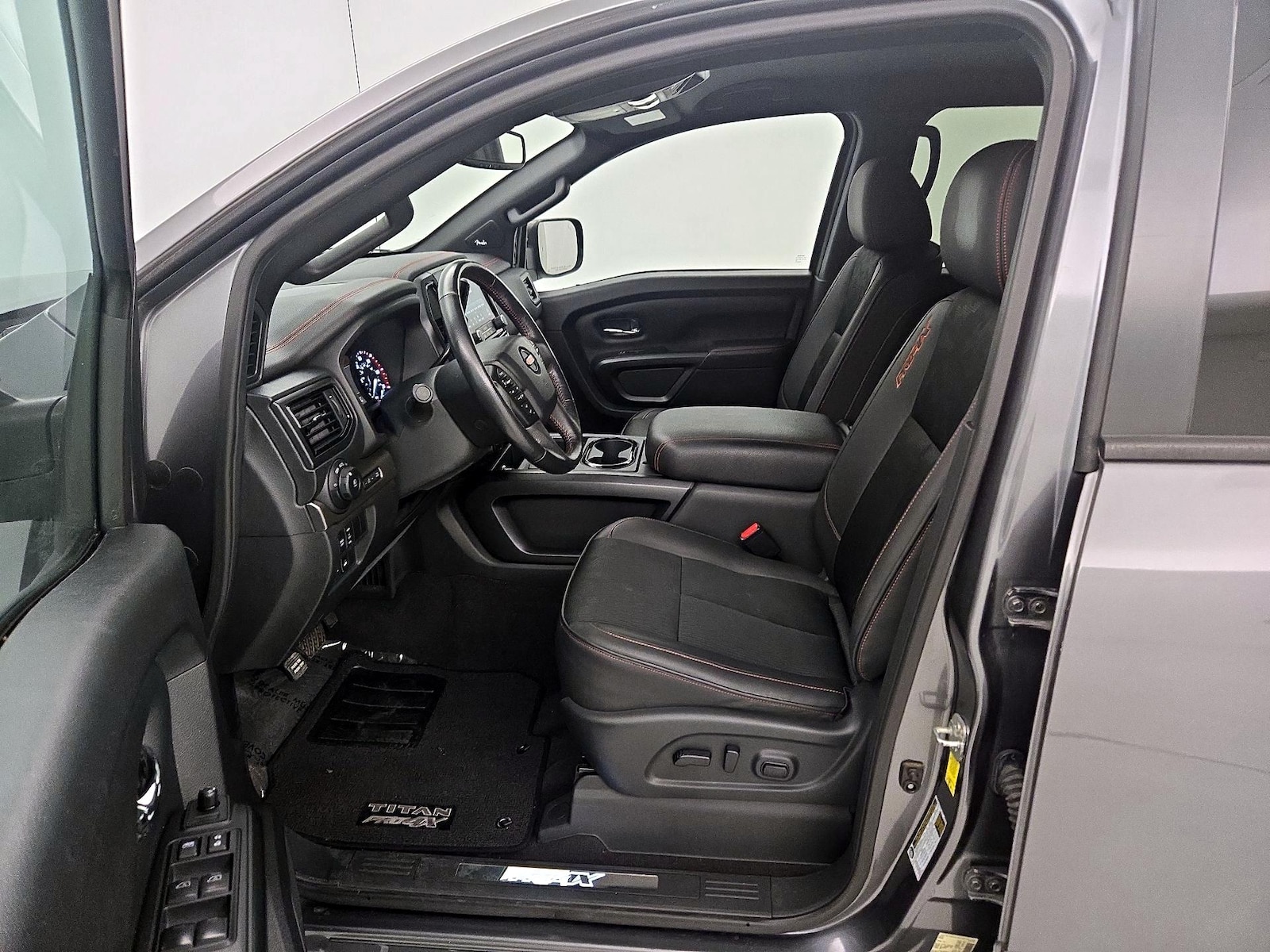 2021 Nissan Titan PRO-4X - Photo 12