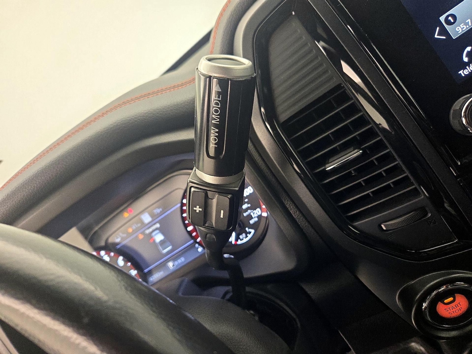 2021 Nissan Titan PRO-4X - Photo 18