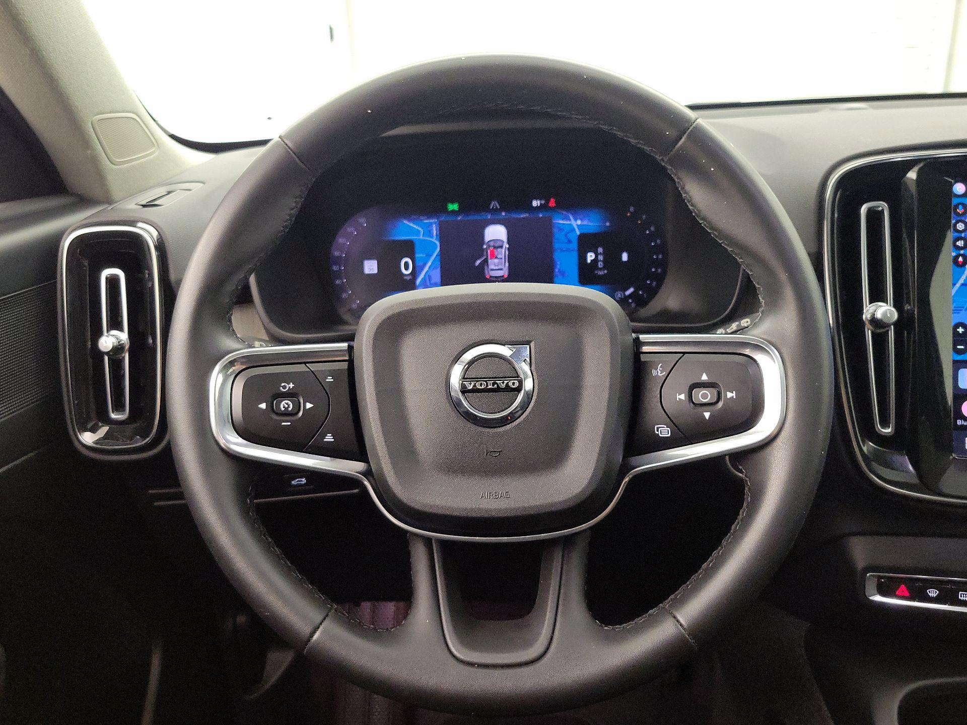 Thumbnail: 2024 Volvo XC40 - 10