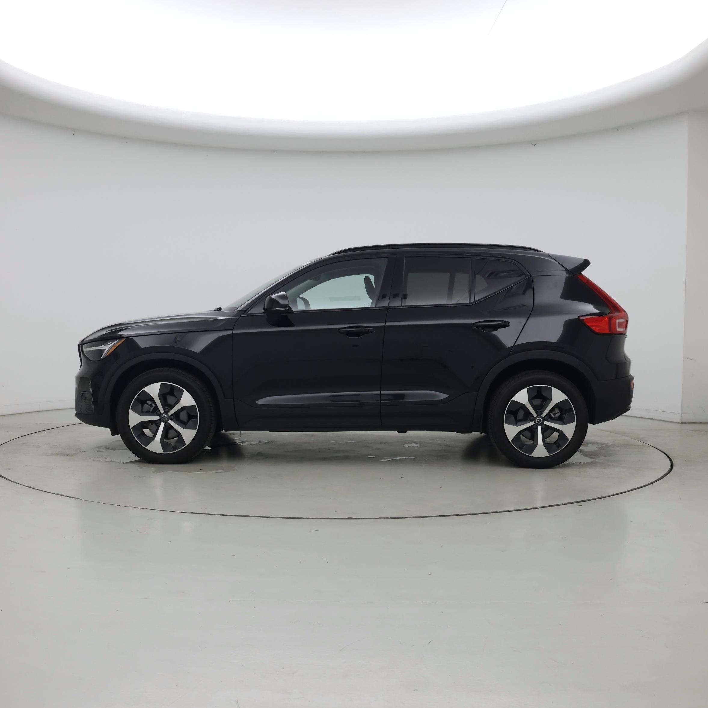 Thumbnail: 2024 Volvo XC40 - 3