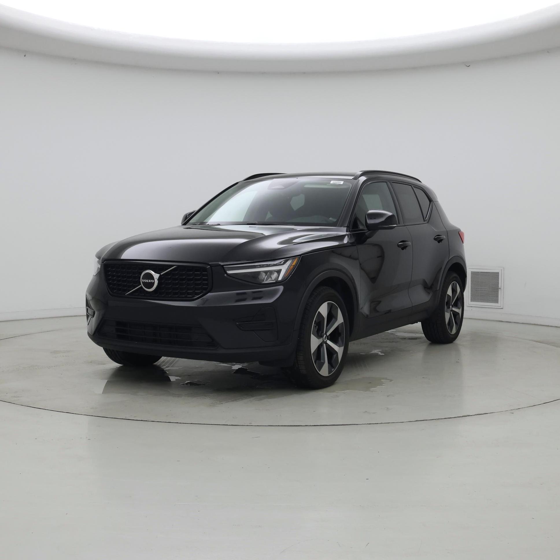 Thumbnail: 2024 Volvo XC40 - 4