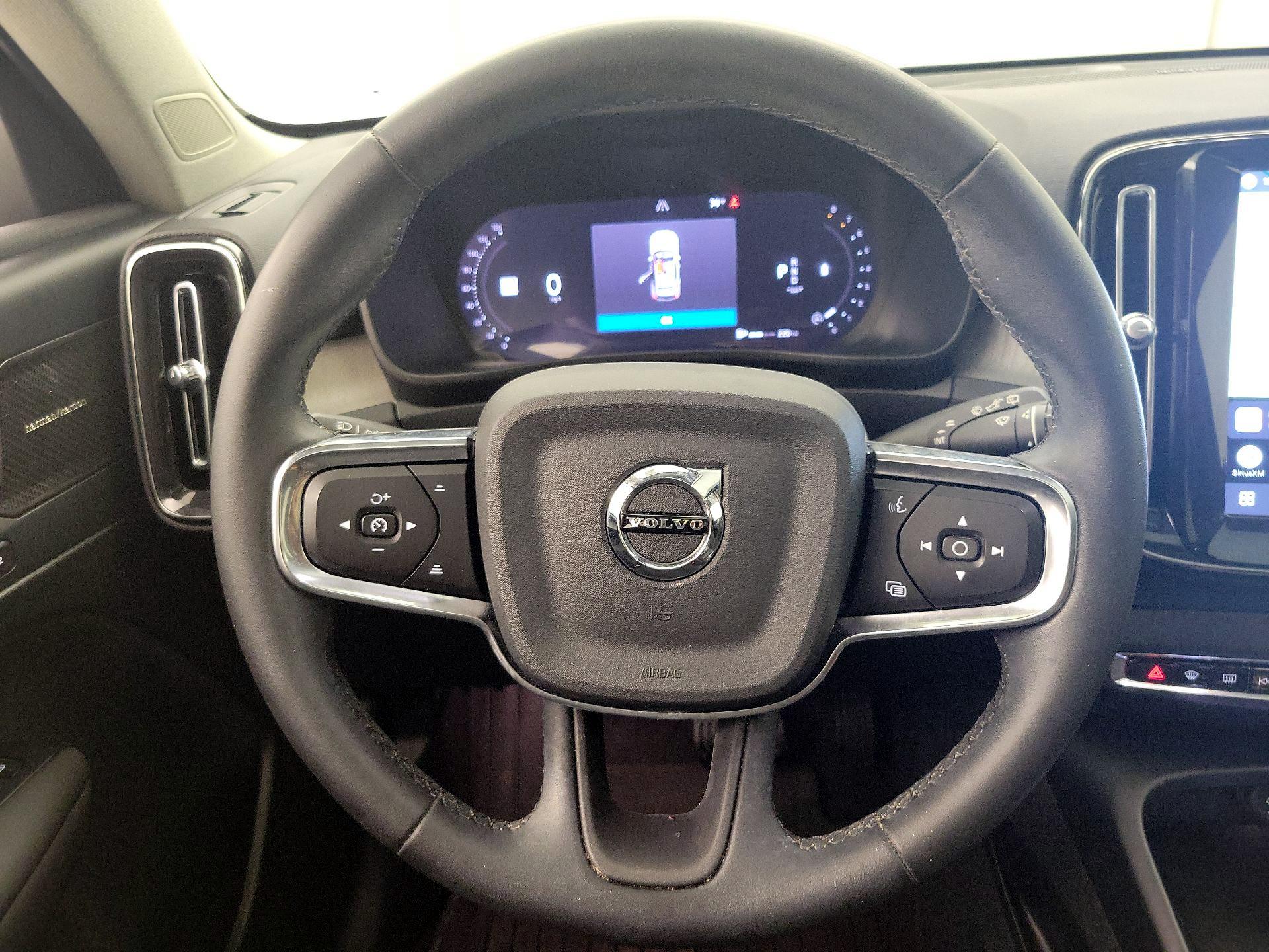 Thumbnail: 2024 Volvo XC40 - 10