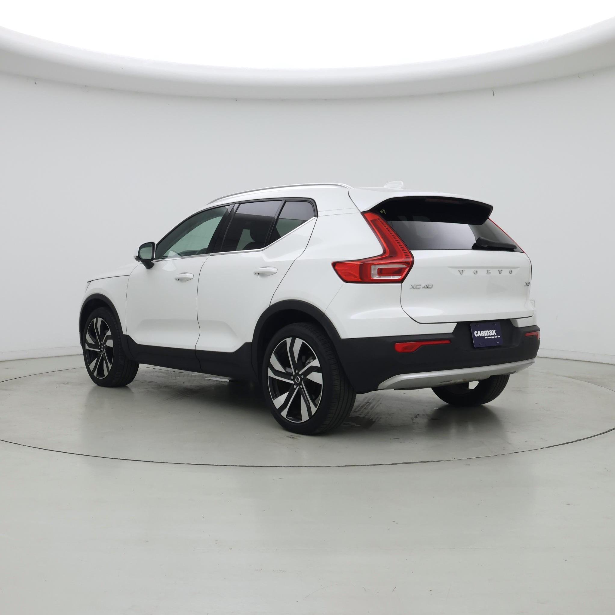 Thumbnail: 2024 Volvo XC40 - 2