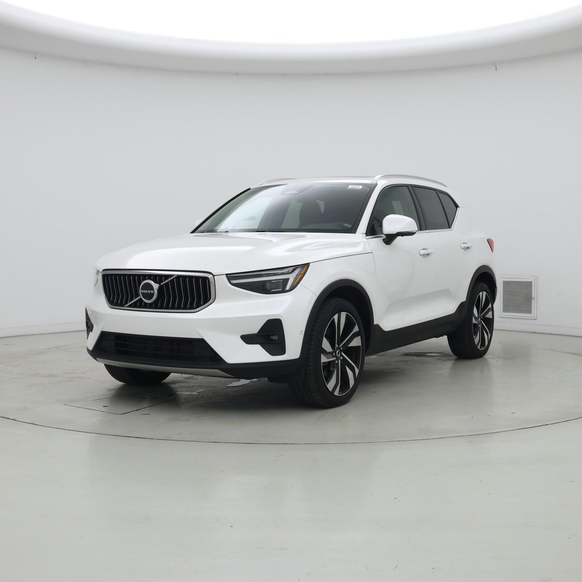 Thumbnail: 2024 Volvo XC40 - 4