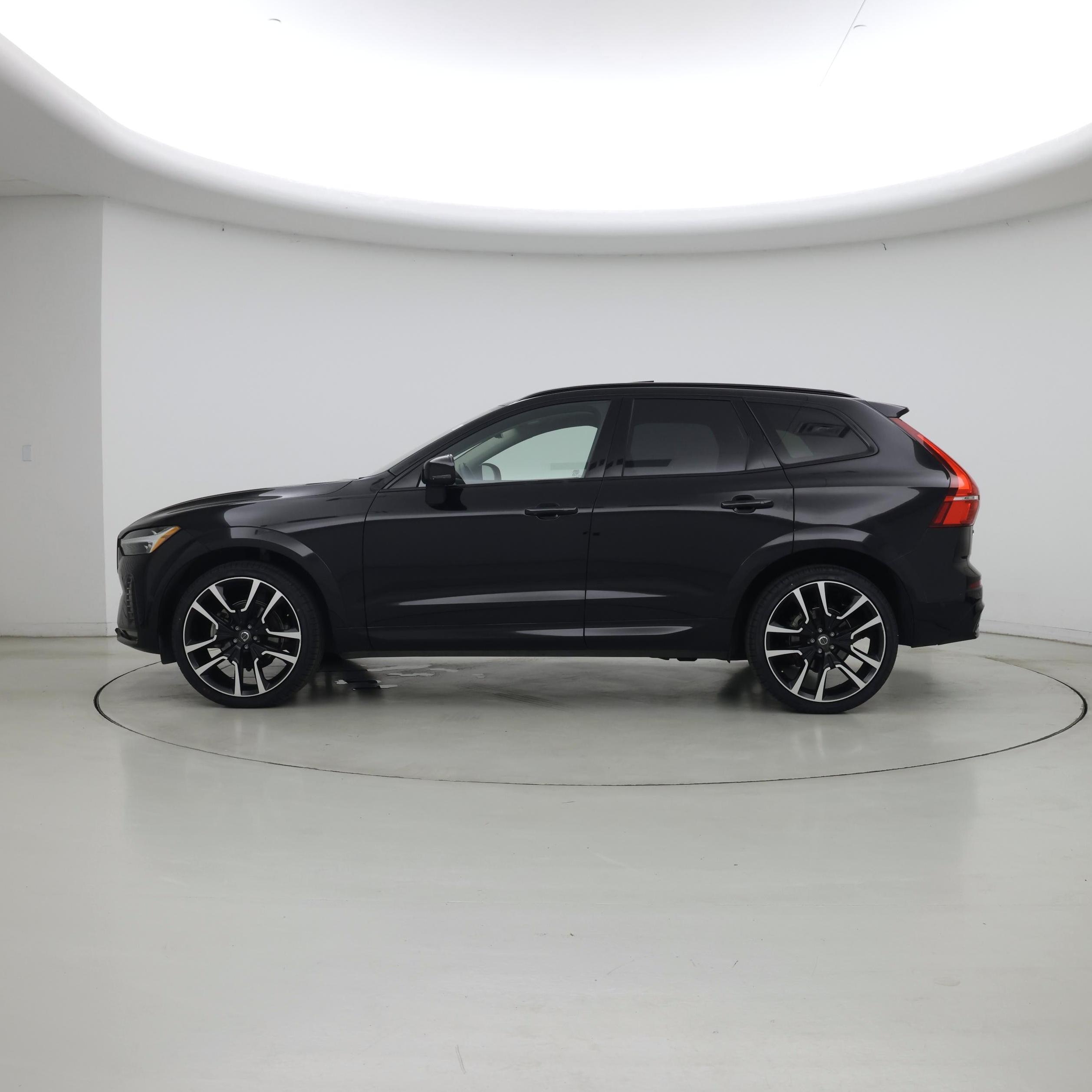 Thumbnail: 2023 Volvo XC60 - 3