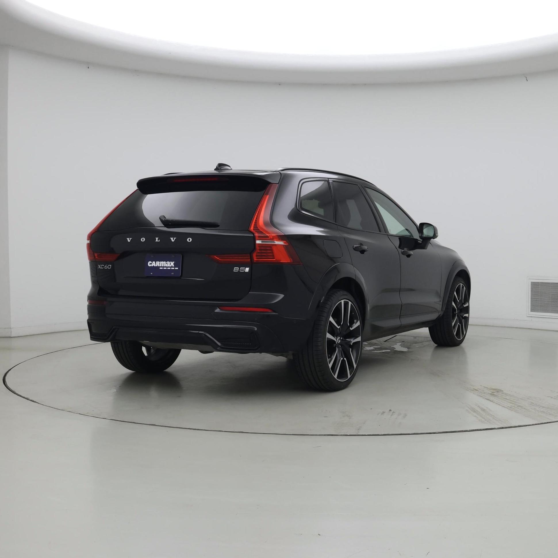 Thumbnail: 2023 Volvo XC60 - 8