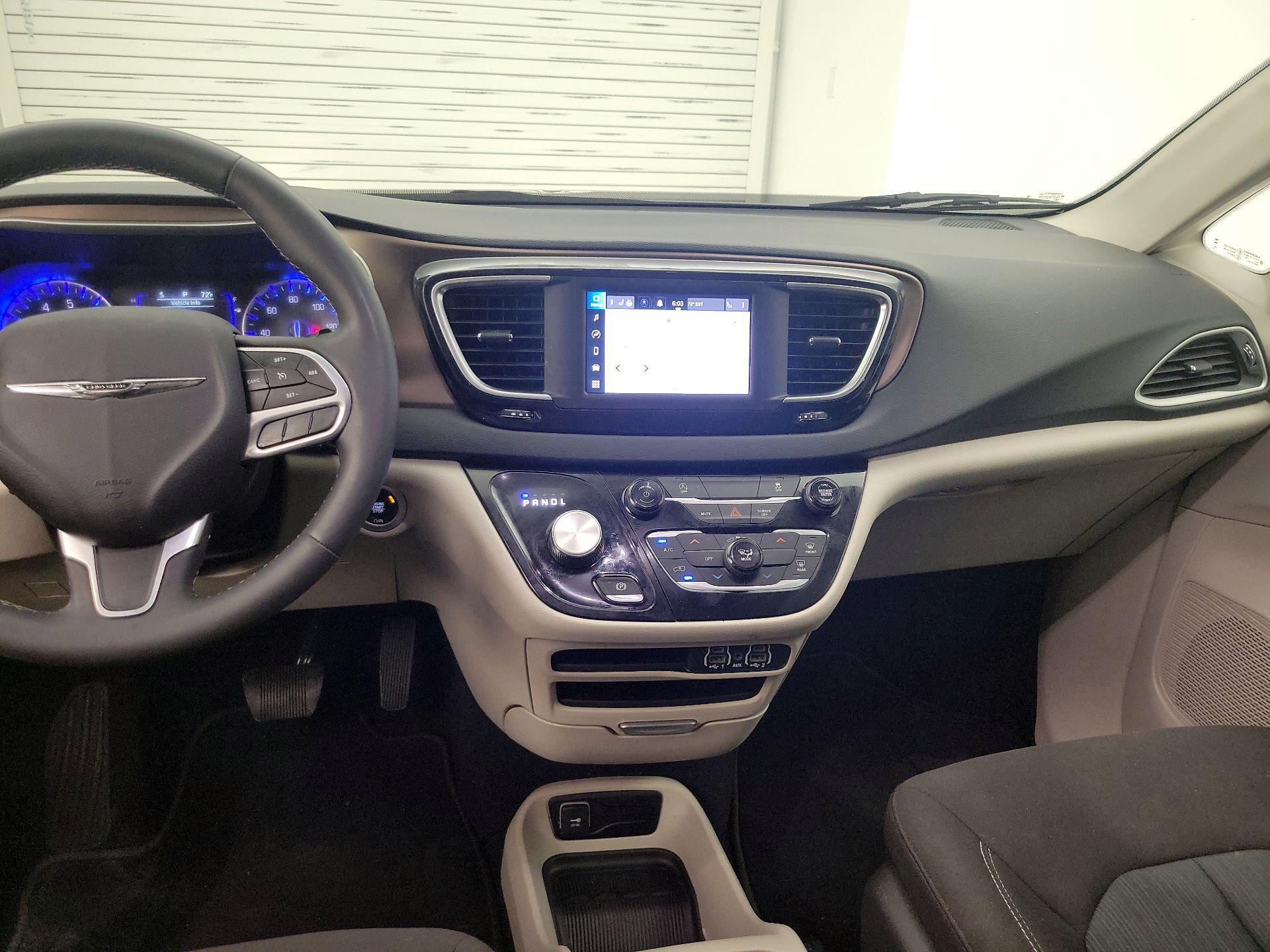 Thumbnail: 2023 Chrysler Voyager - 9