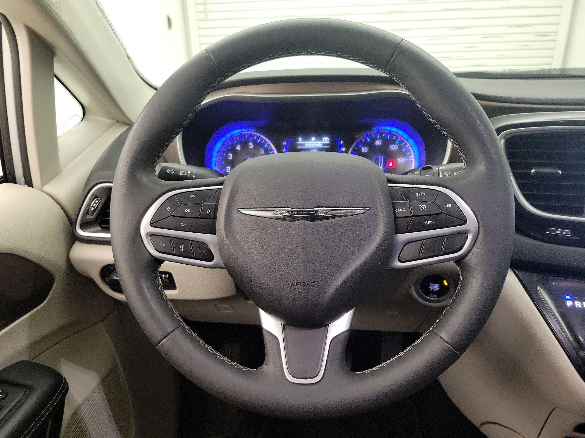 Thumbnail: 2023 Chrysler Voyager - 10