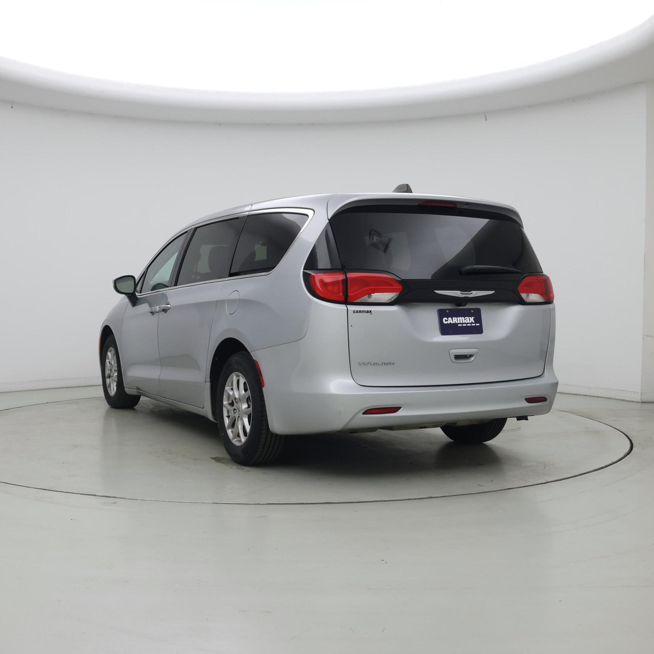 Thumbnail: 2023 Chrysler Voyager - 2