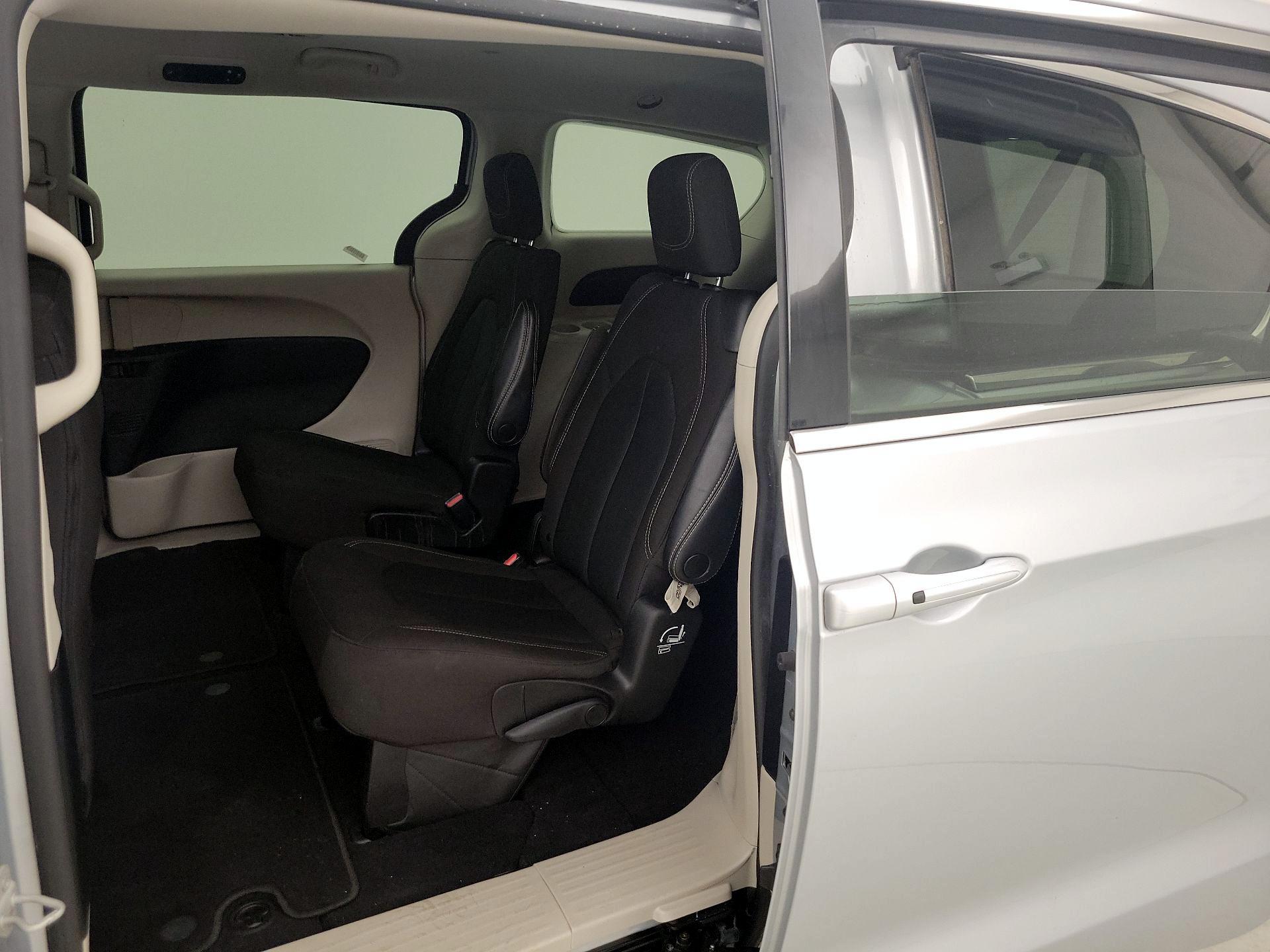 Thumbnail: 2023 Chrysler Voyager - 19