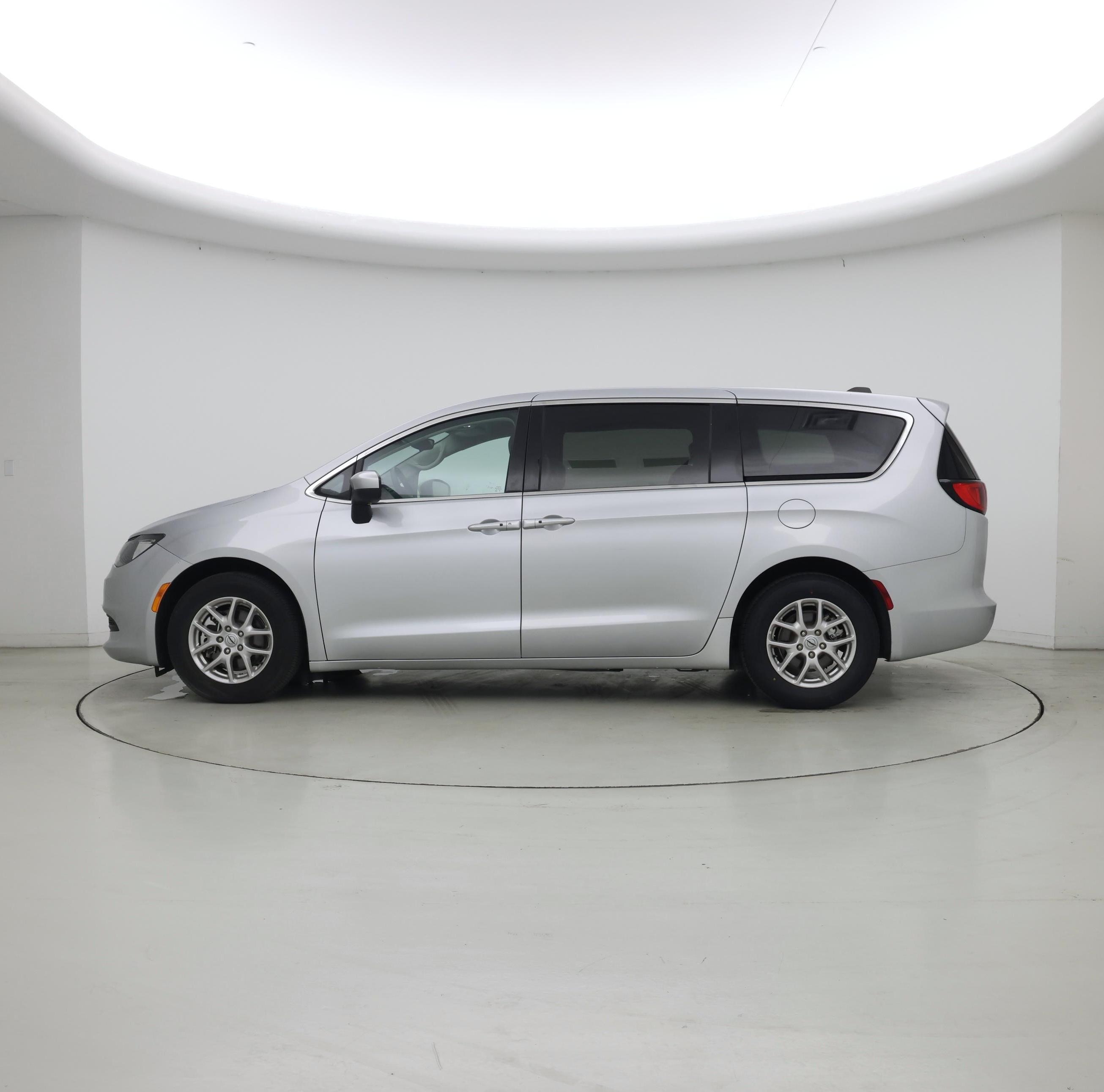 Thumbnail: 2023 Chrysler Voyager - 3