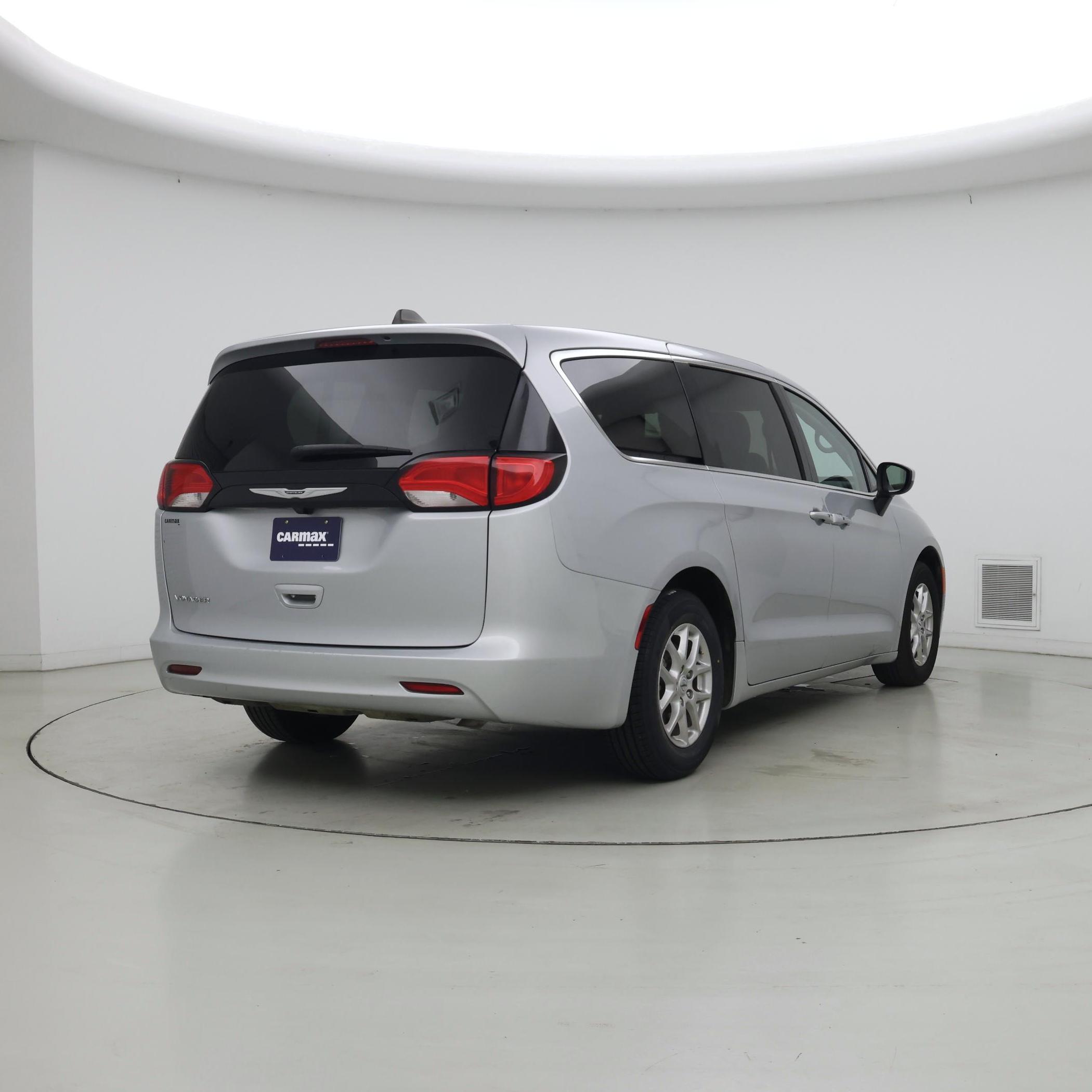 Thumbnail: 2023 Chrysler Voyager - 8