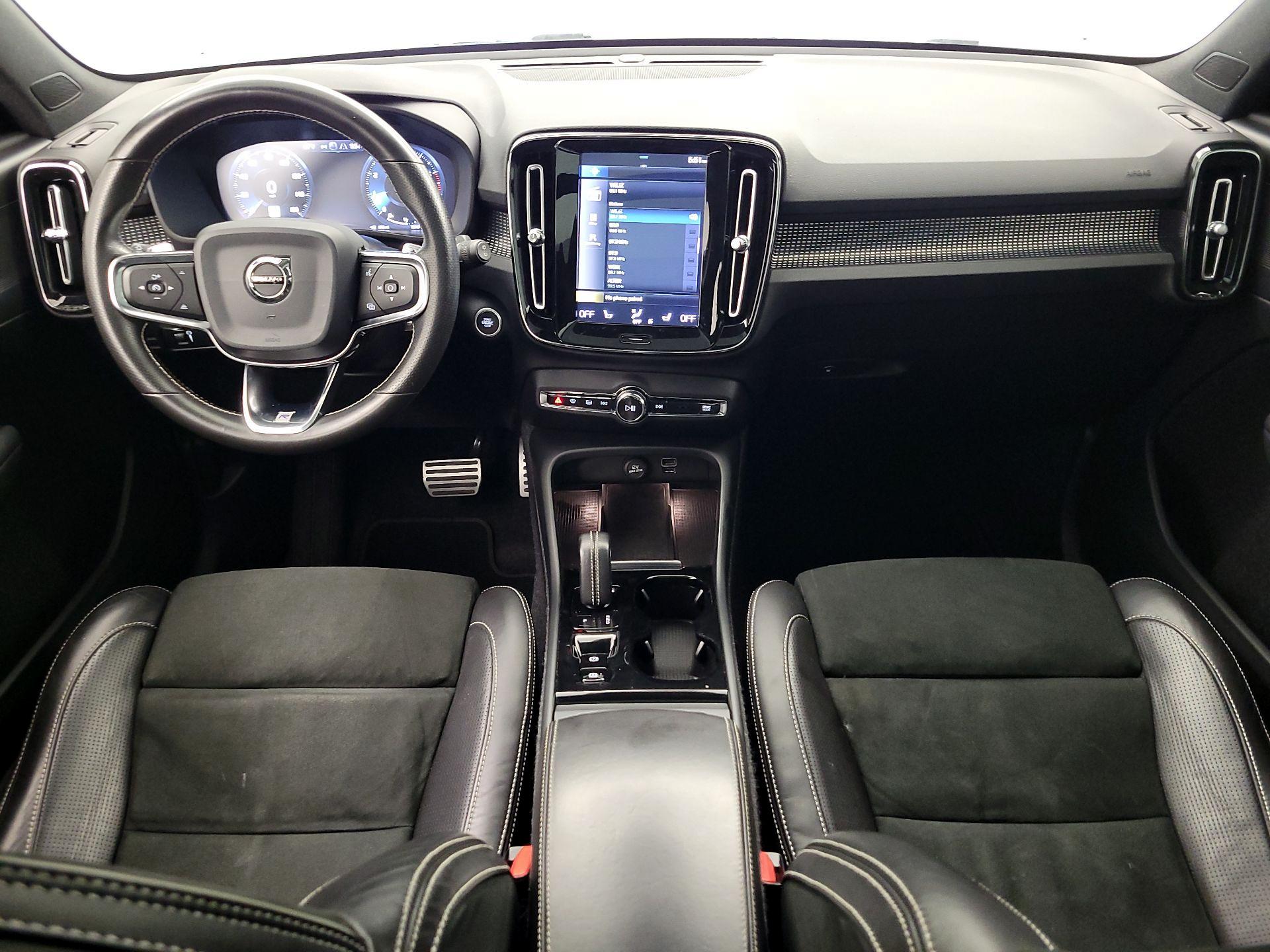 Thumbnail: 2020 Volvo XC40 - 9