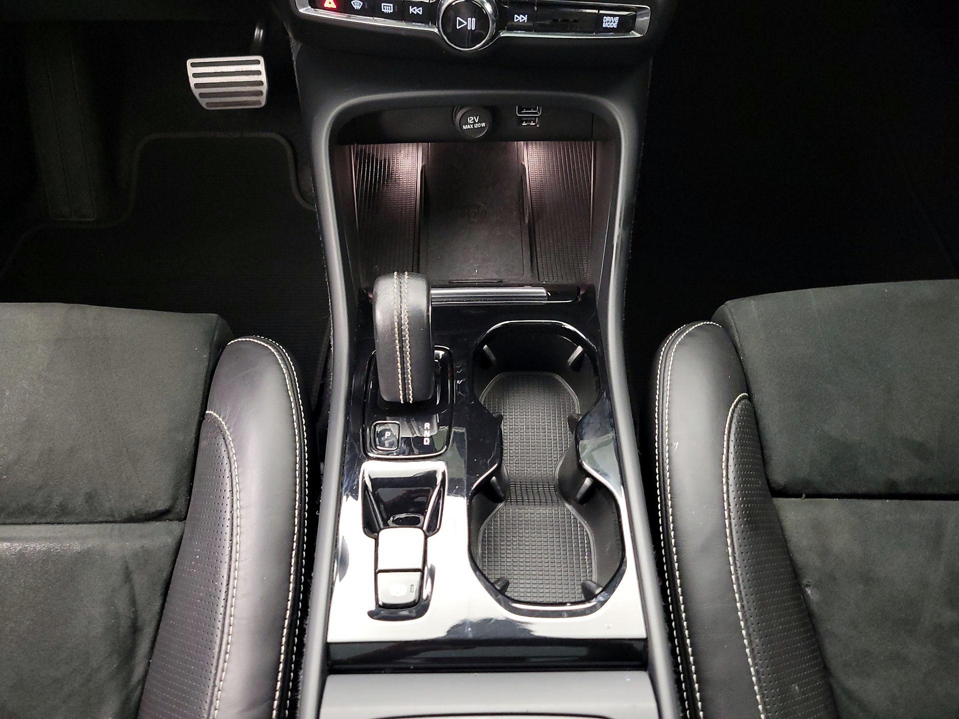Thumbnail: 2020 Volvo XC40 - 17