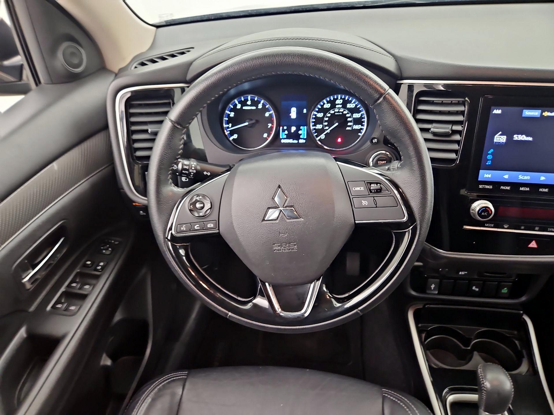 Thumbnail: 2020 Mitsubishi Outlander - 10