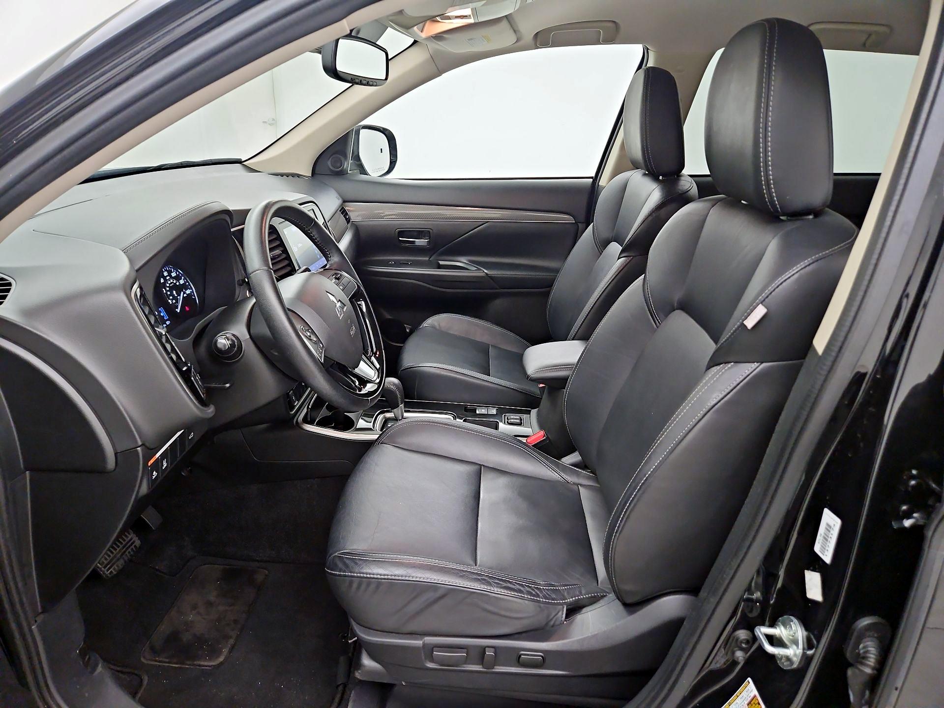 Thumbnail: 2020 Mitsubishi Outlander - 11