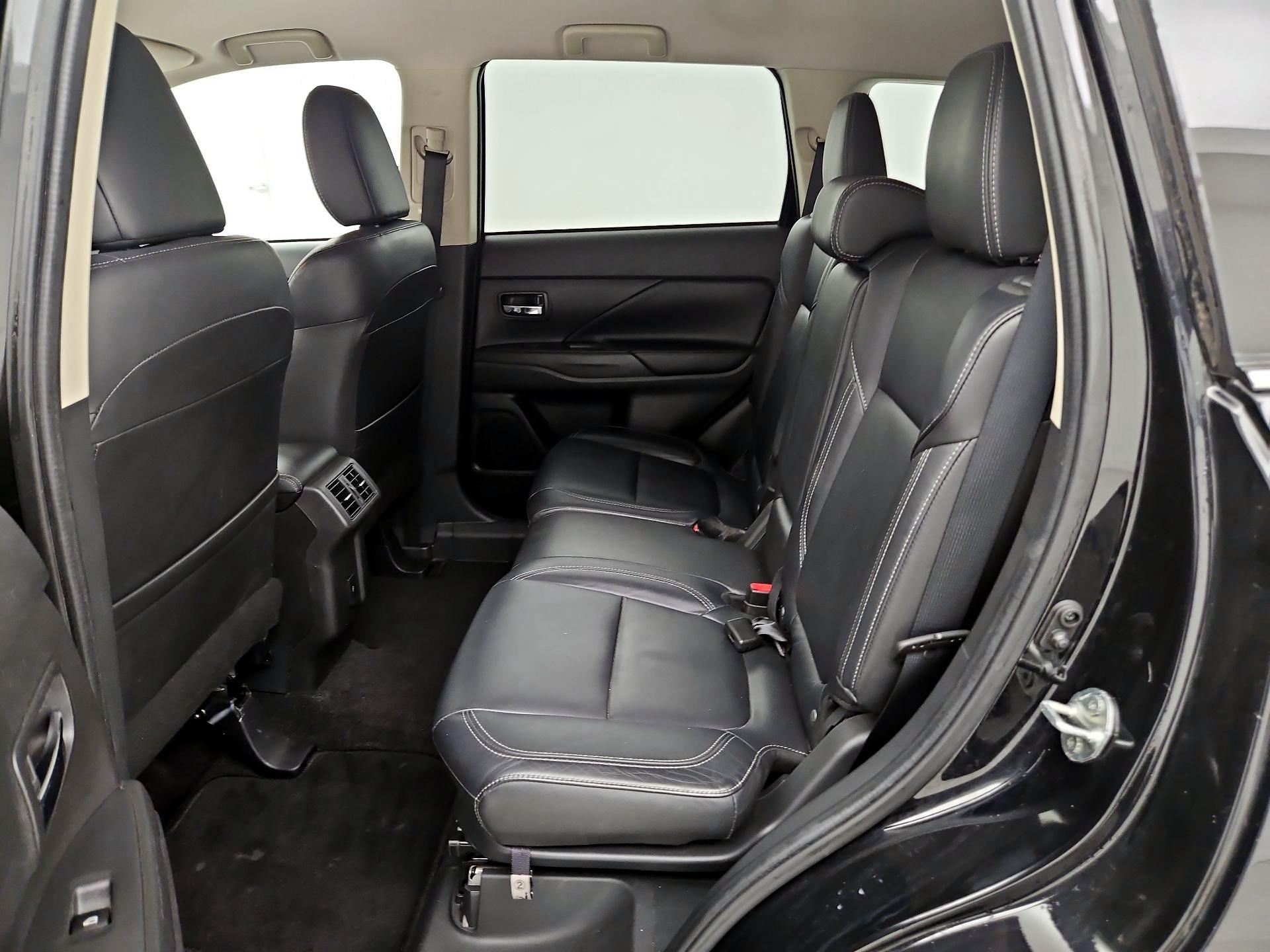 Thumbnail: 2020 Mitsubishi Outlander - 18