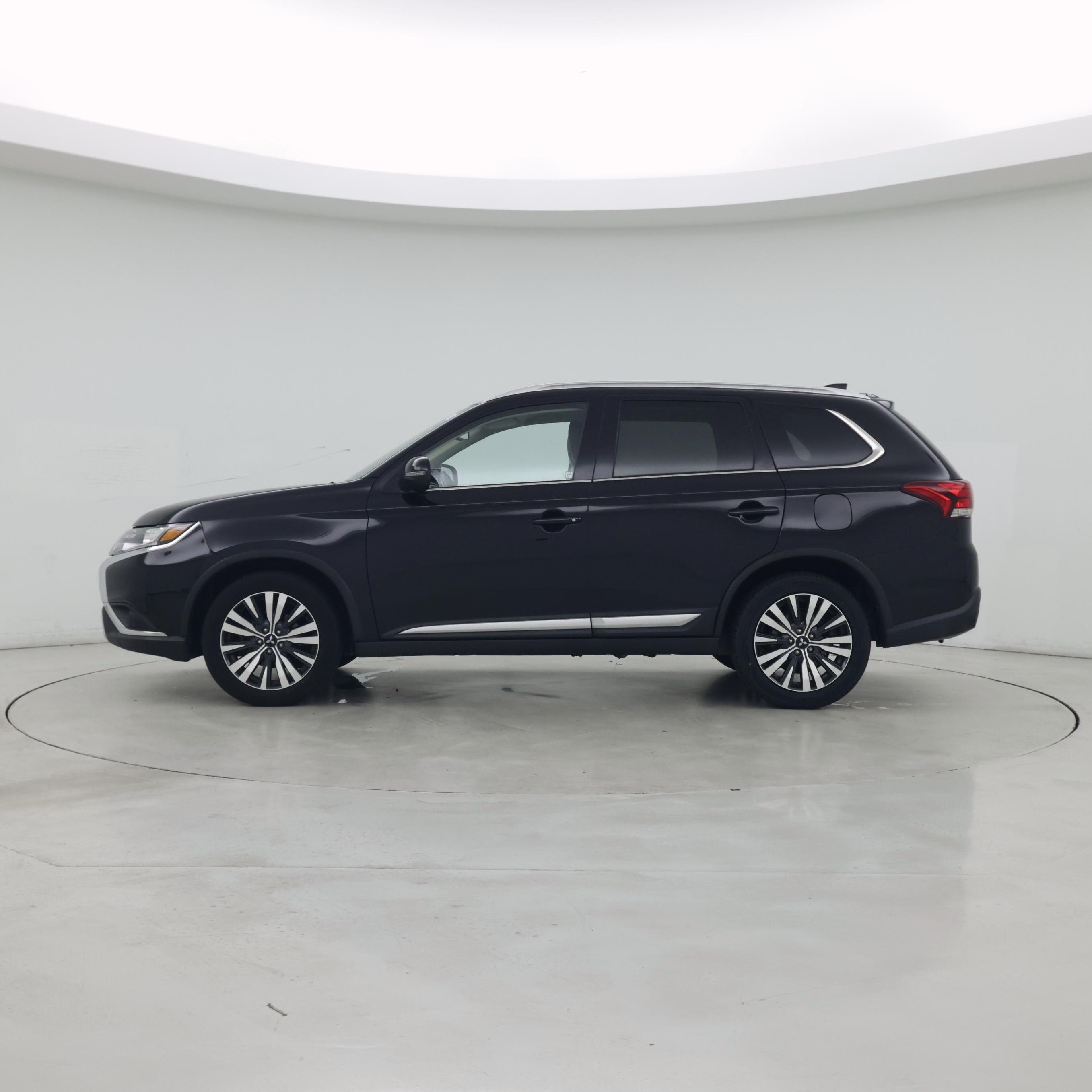 Thumbnail: 2020 Mitsubishi Outlander - 3