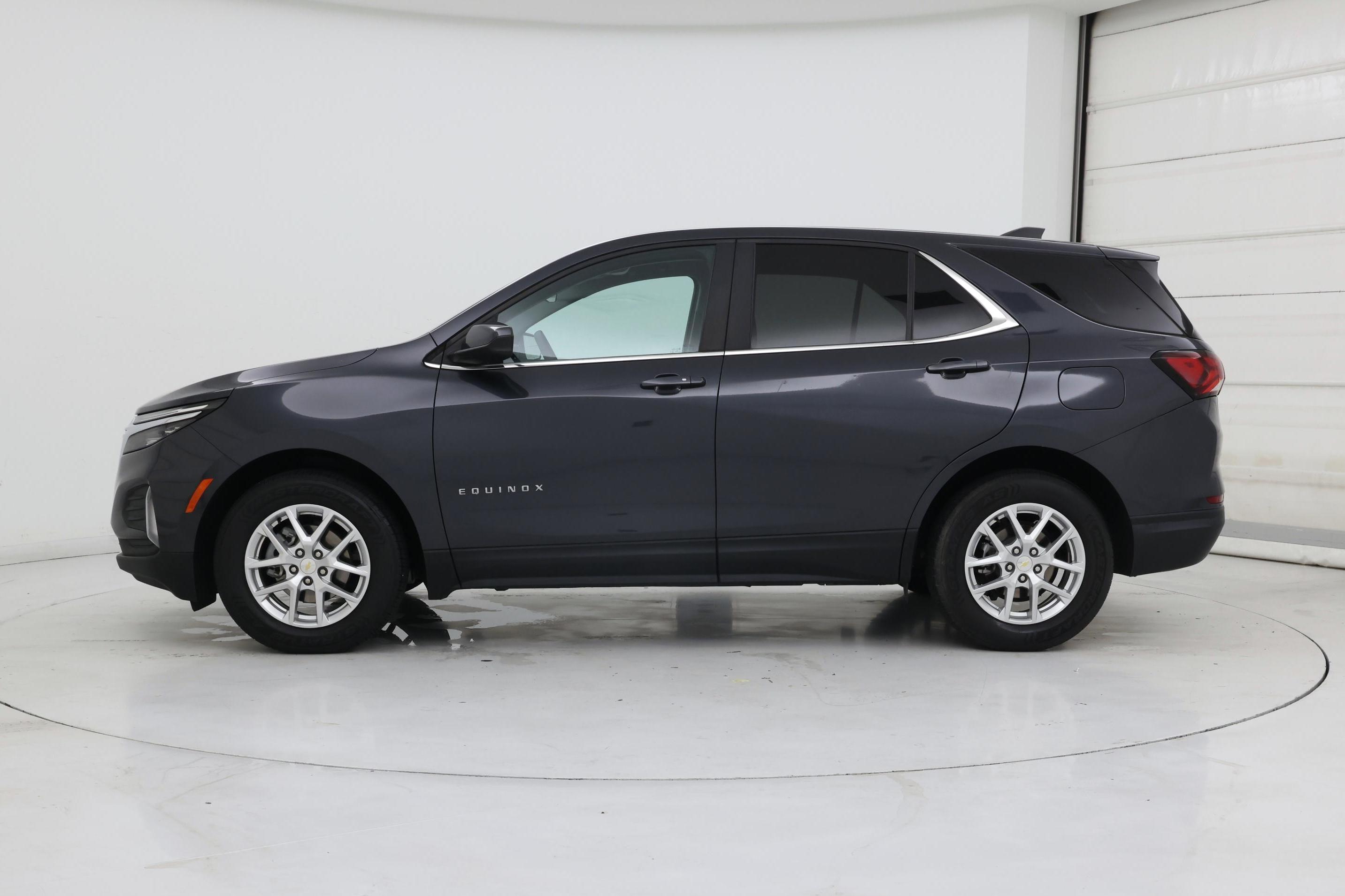 Thumbnail: 2022 Chevrolet Equinox - 3