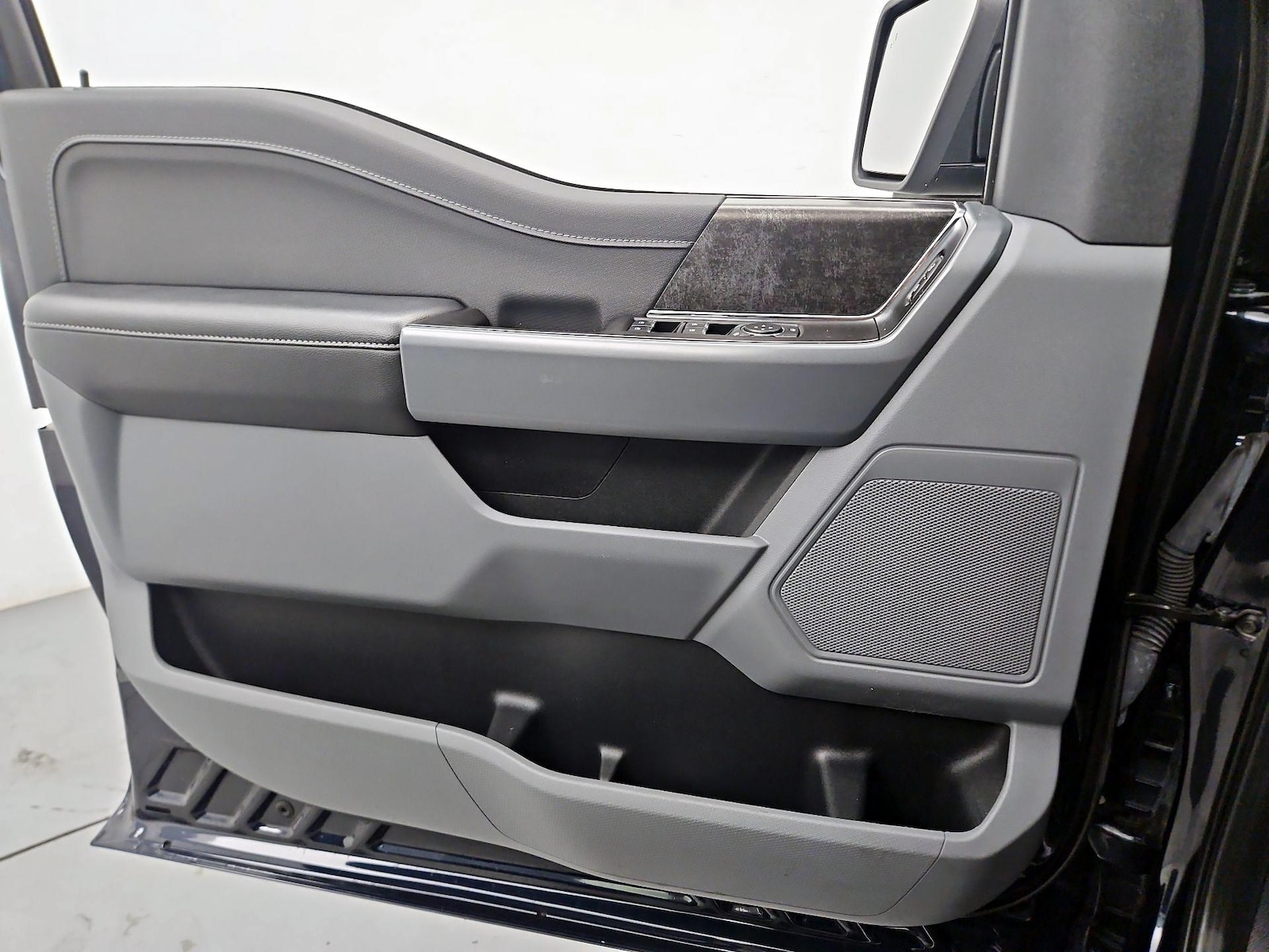 2023 Ford F-150 XLT - Photo 13
