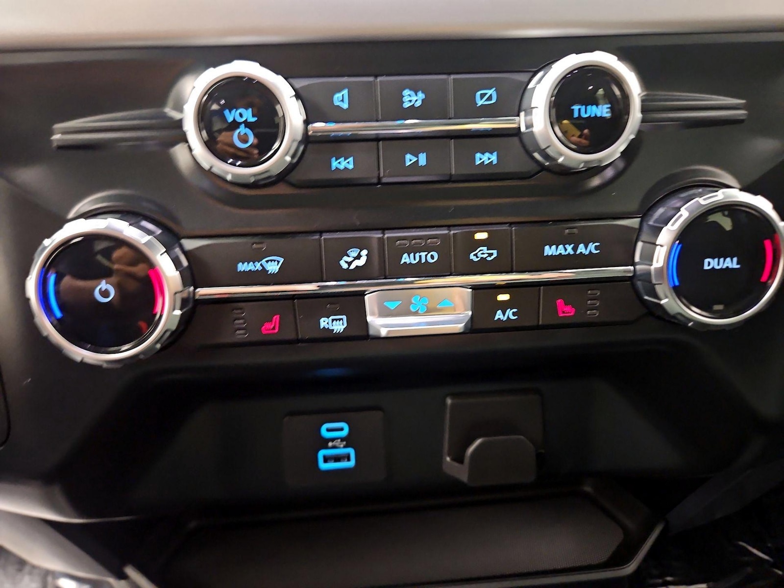 2023 Ford F-150 XLT - Photo 18