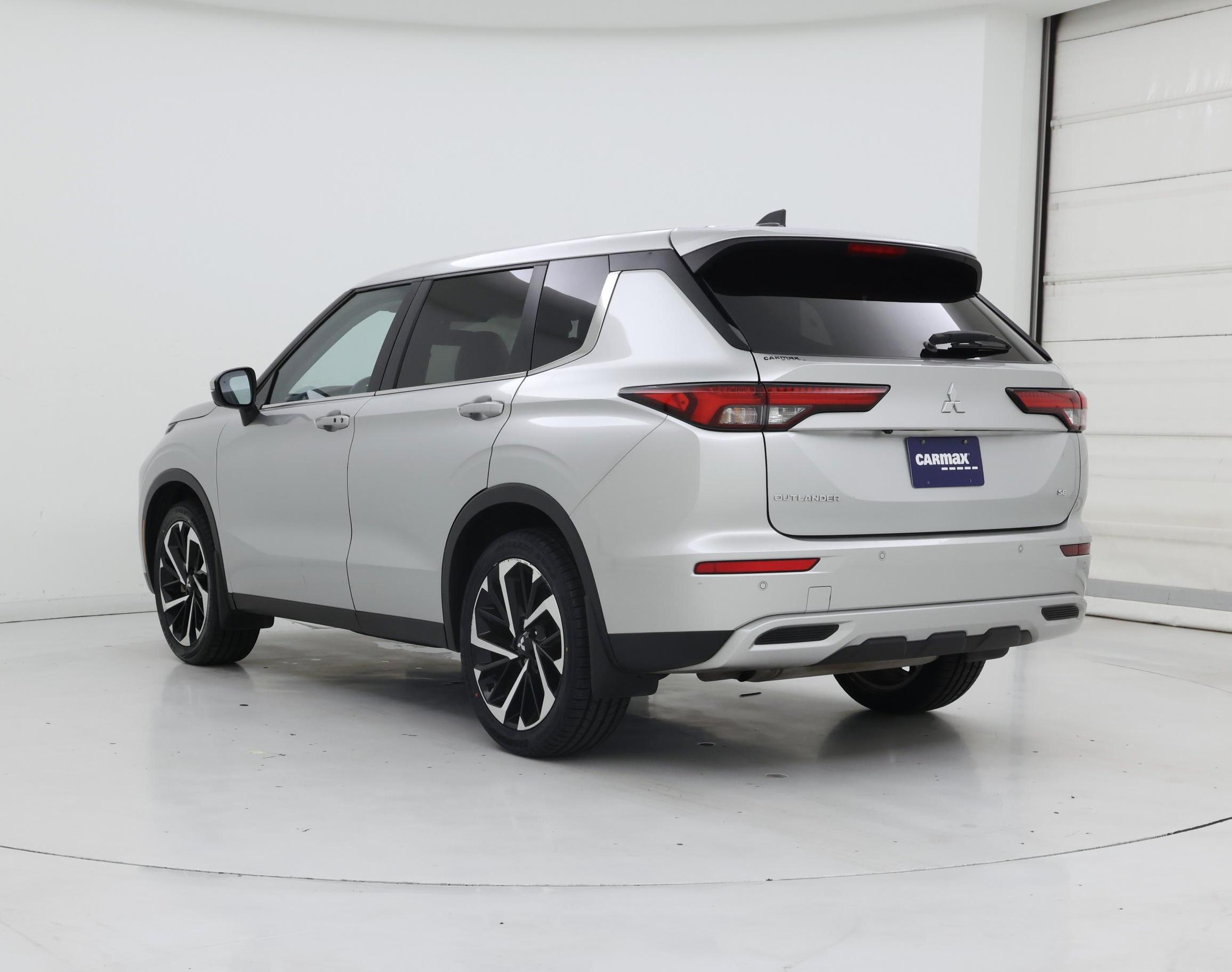 Thumbnail: 2024 Mitsubishi Outlander - 2