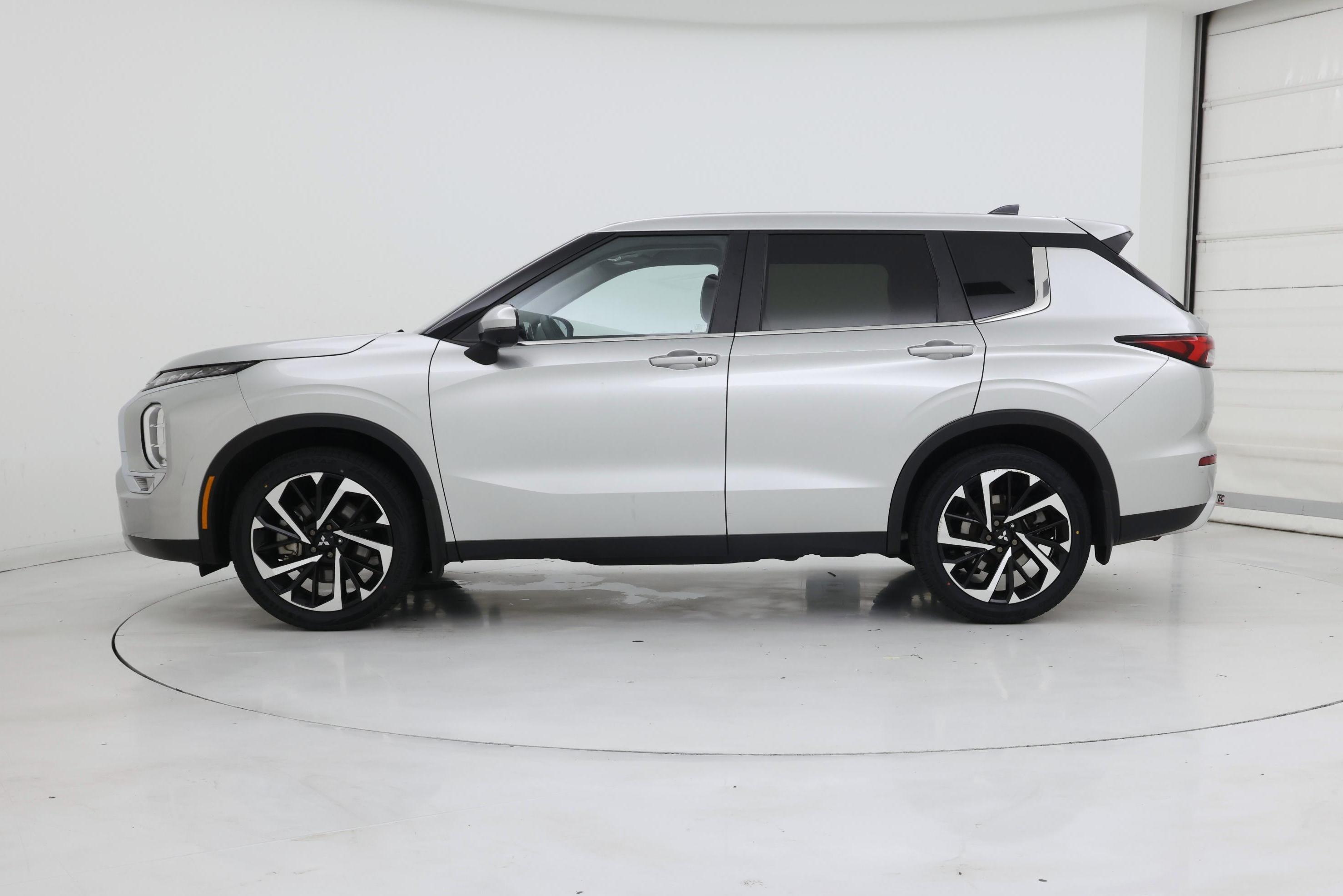 Thumbnail: 2024 Mitsubishi Outlander - 3